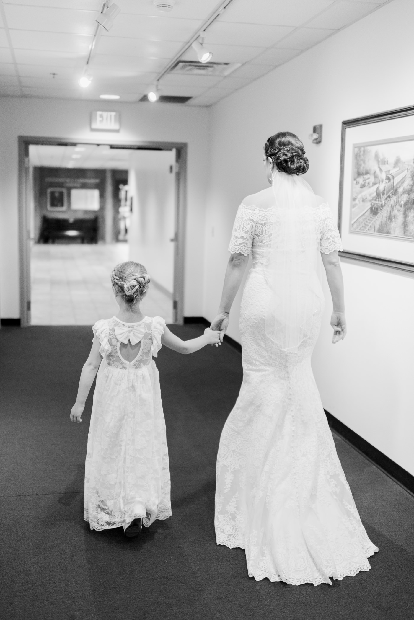 Green Bay, WI Wedding Photographers - Larissa Marie Photography