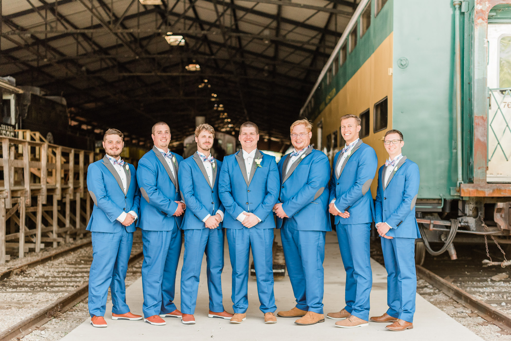 Green Bay, WI Wedding Photographers - Larissa Marie Photography