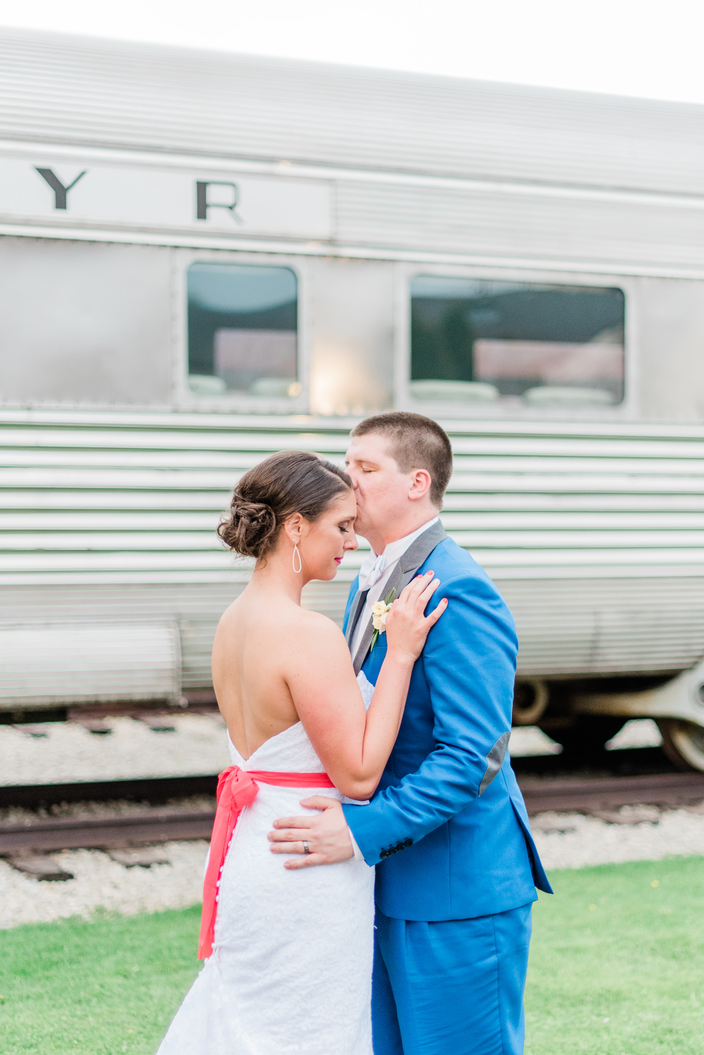 Green Bay, WI Wedding Photographers - Larissa Marie Photography