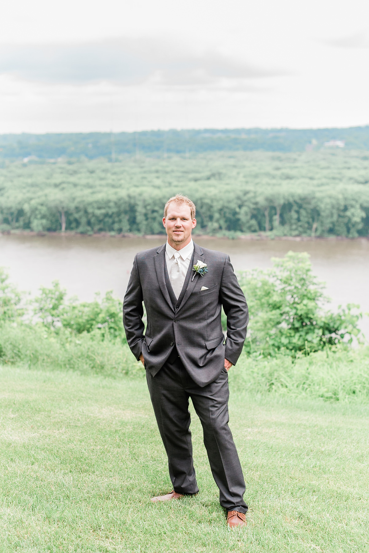 Dubuque, IA Wedding Photographers - Larissa Marie Photography