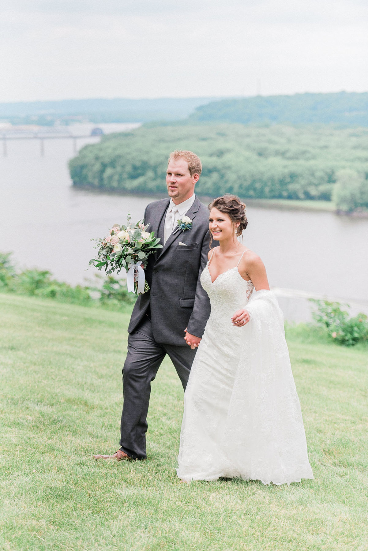 Dubuque, IA Wedding Photographers - Larissa Marie Photography