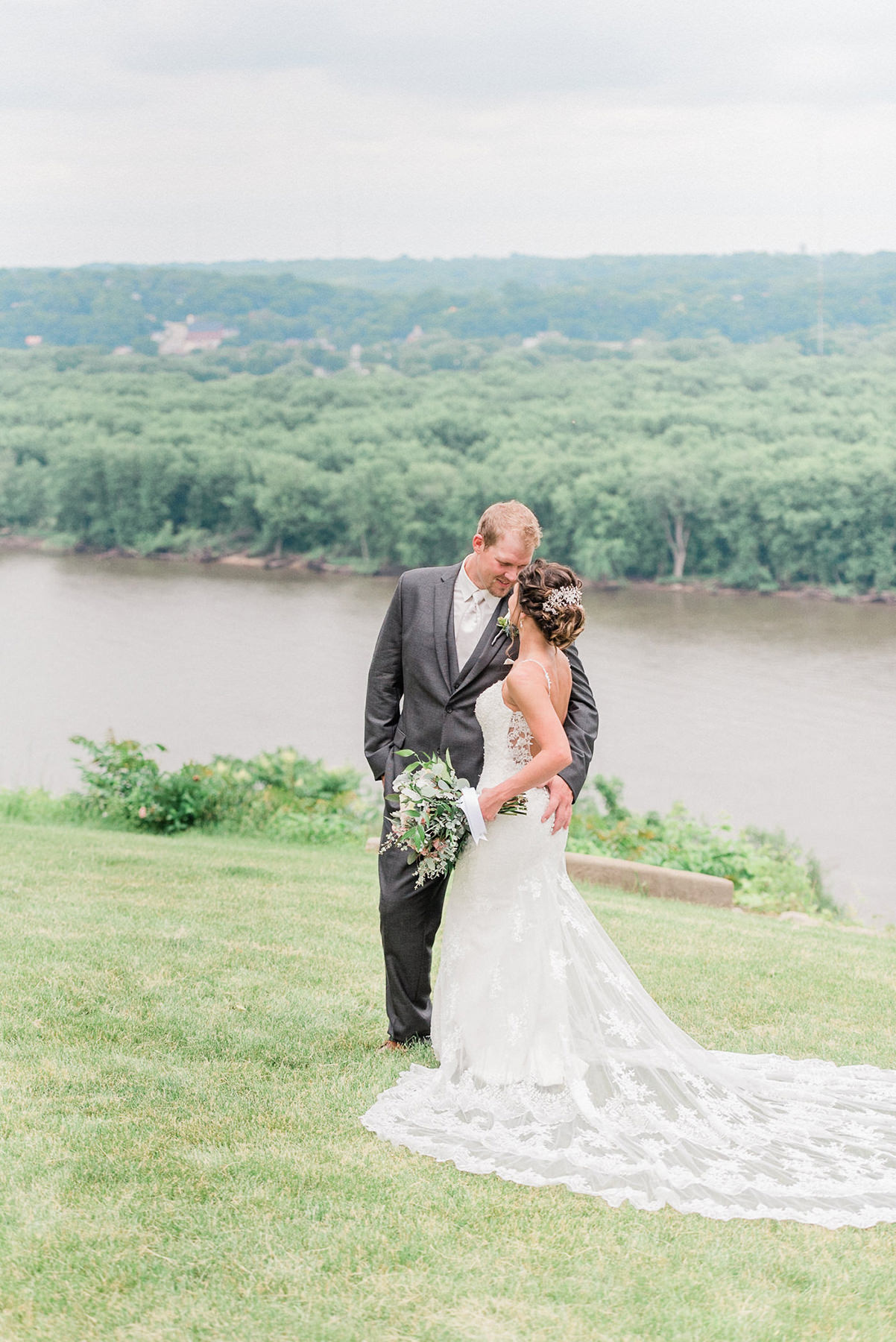 Dubuque, IA Wedding Photographers - Larissa Marie Photography