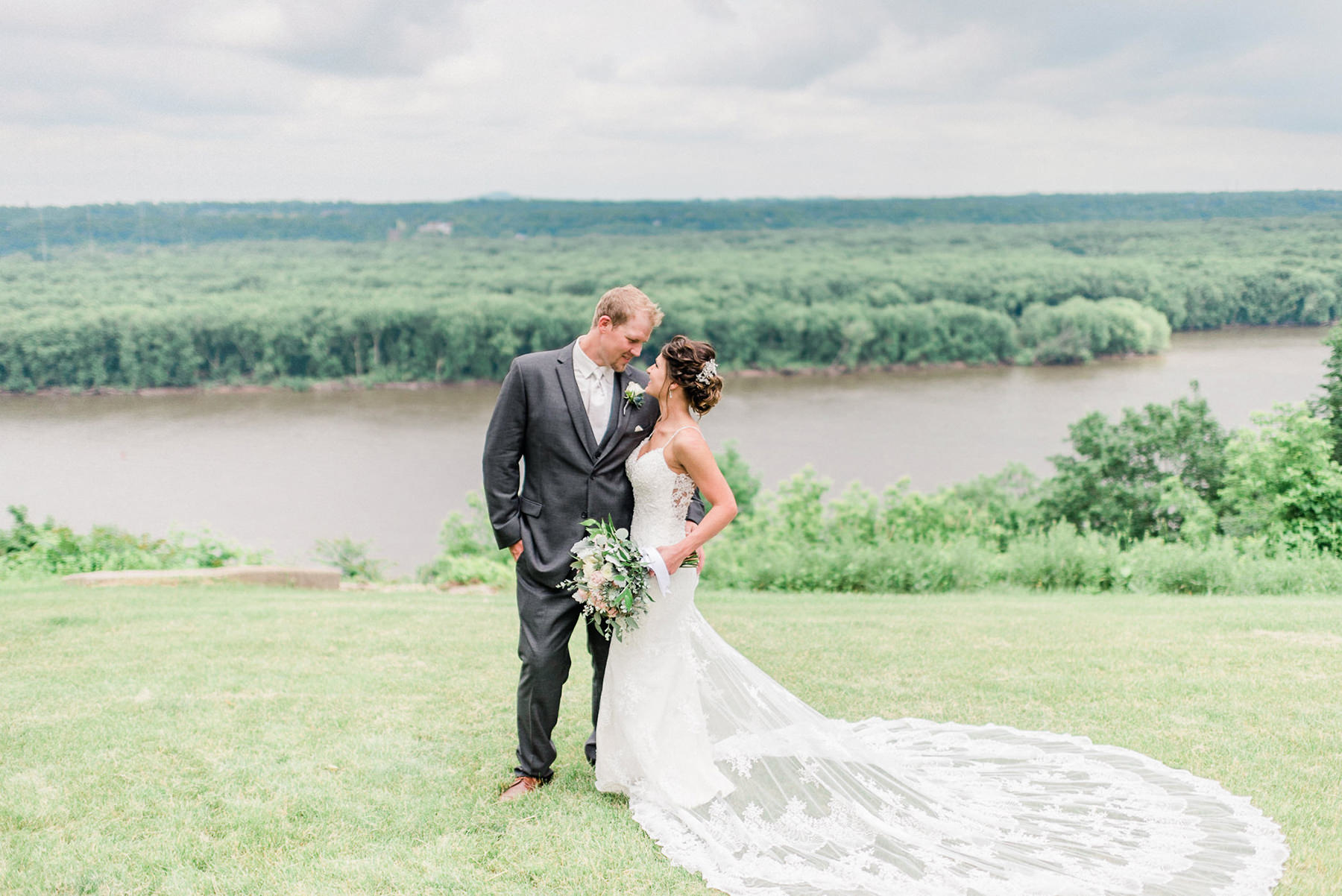 Dubuque, IA Wedding Photographers - Larissa Marie Photography