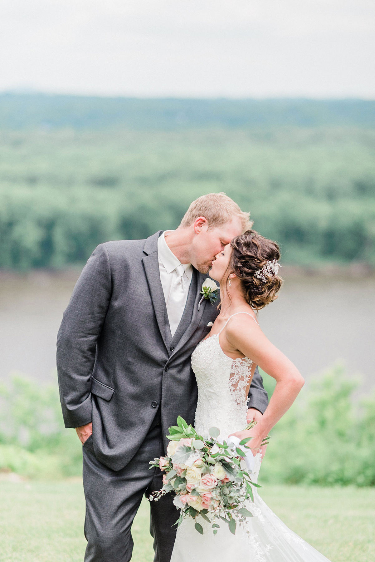 Dubuque, IA Wedding Photographer - Larissa Marie Photography