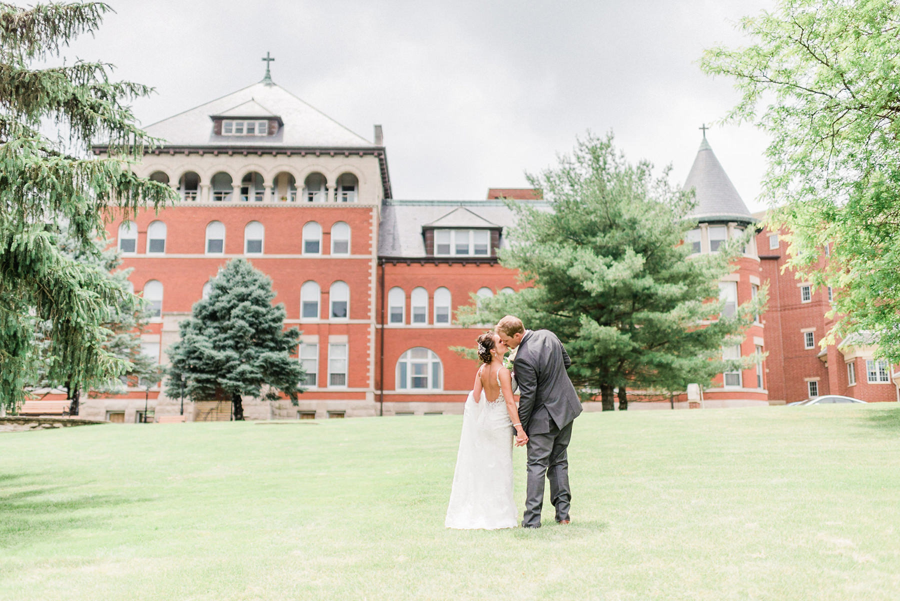 Dubuque, IA Wedding Photographers - Larissa Marie Photography