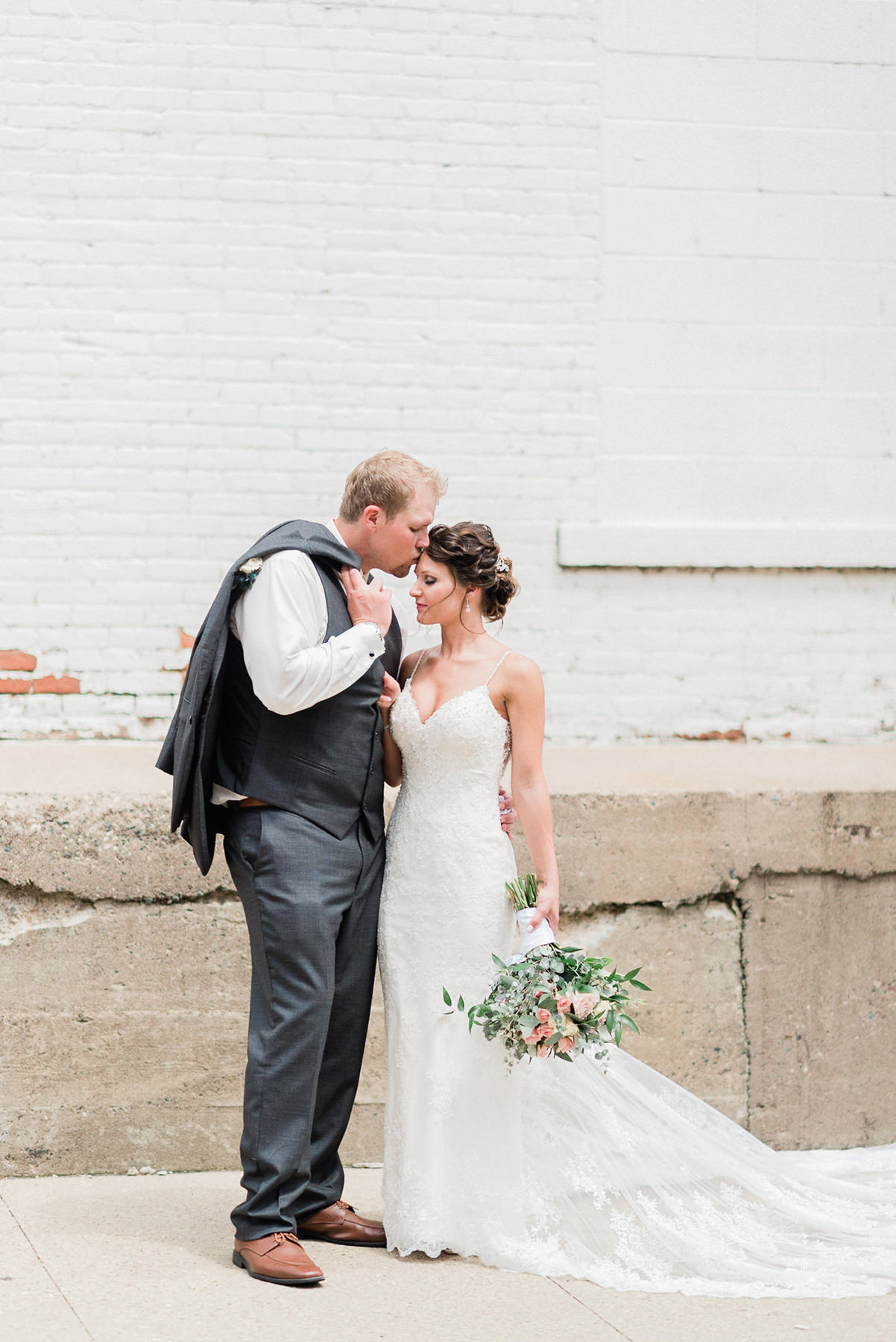 Dubuque, IA Wedding Photographers - Larissa Marie Photography