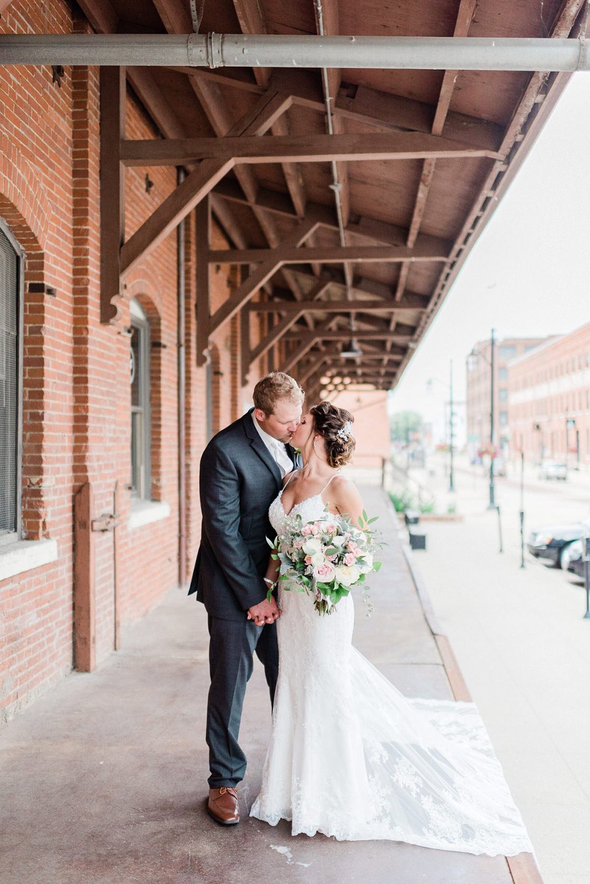 Dubuque, IA Wedding Photographers - Larissa Marie Photography