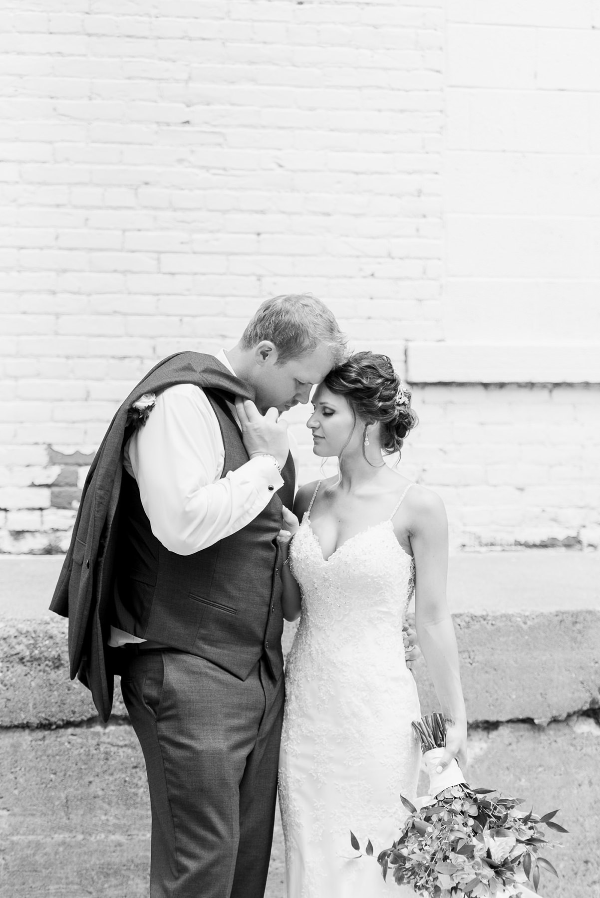 Dubuque, IA Wedding Photographers - Larissa Marie Photography