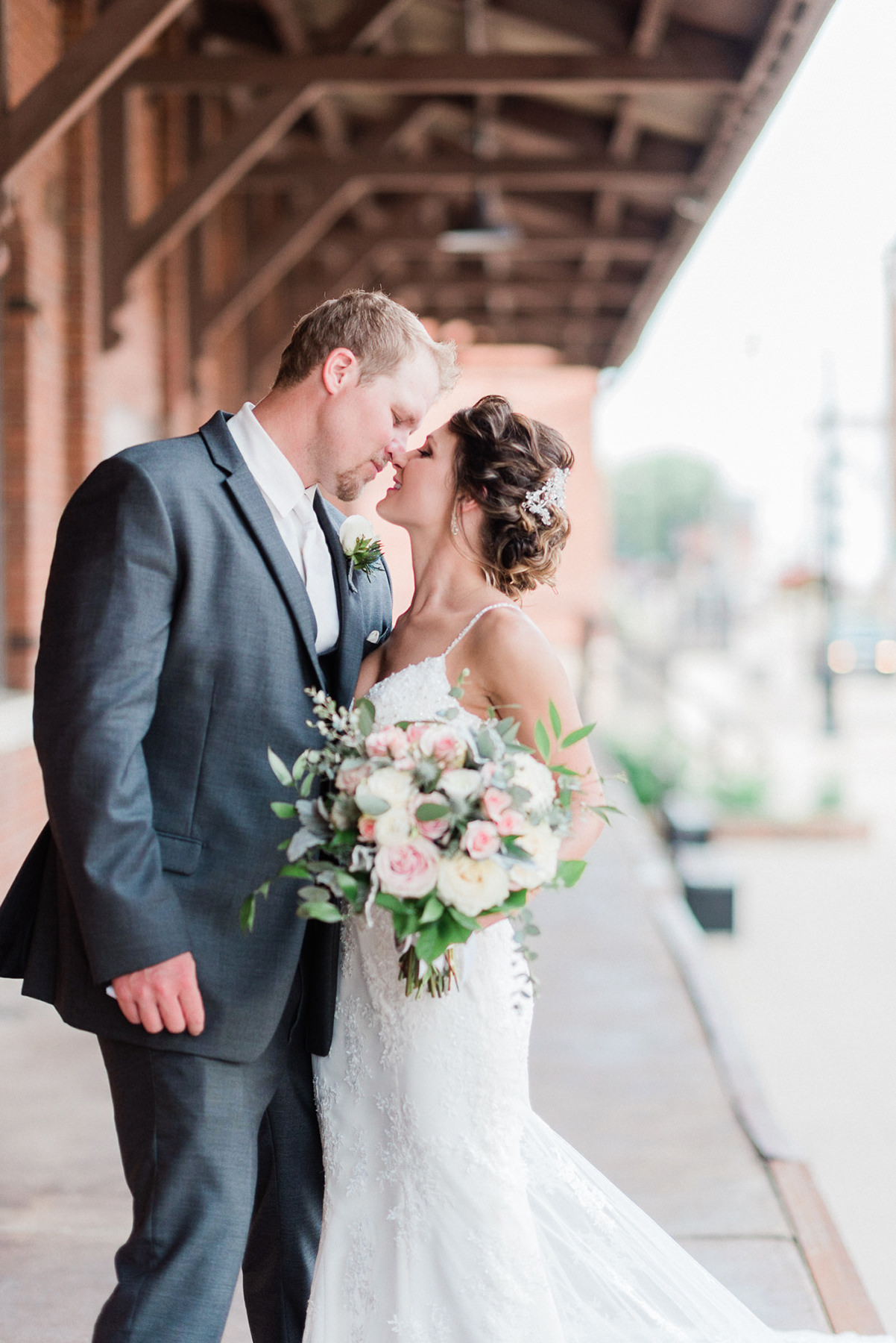 Dubuque, IA Wedding Photographers - Larissa Marie Photography