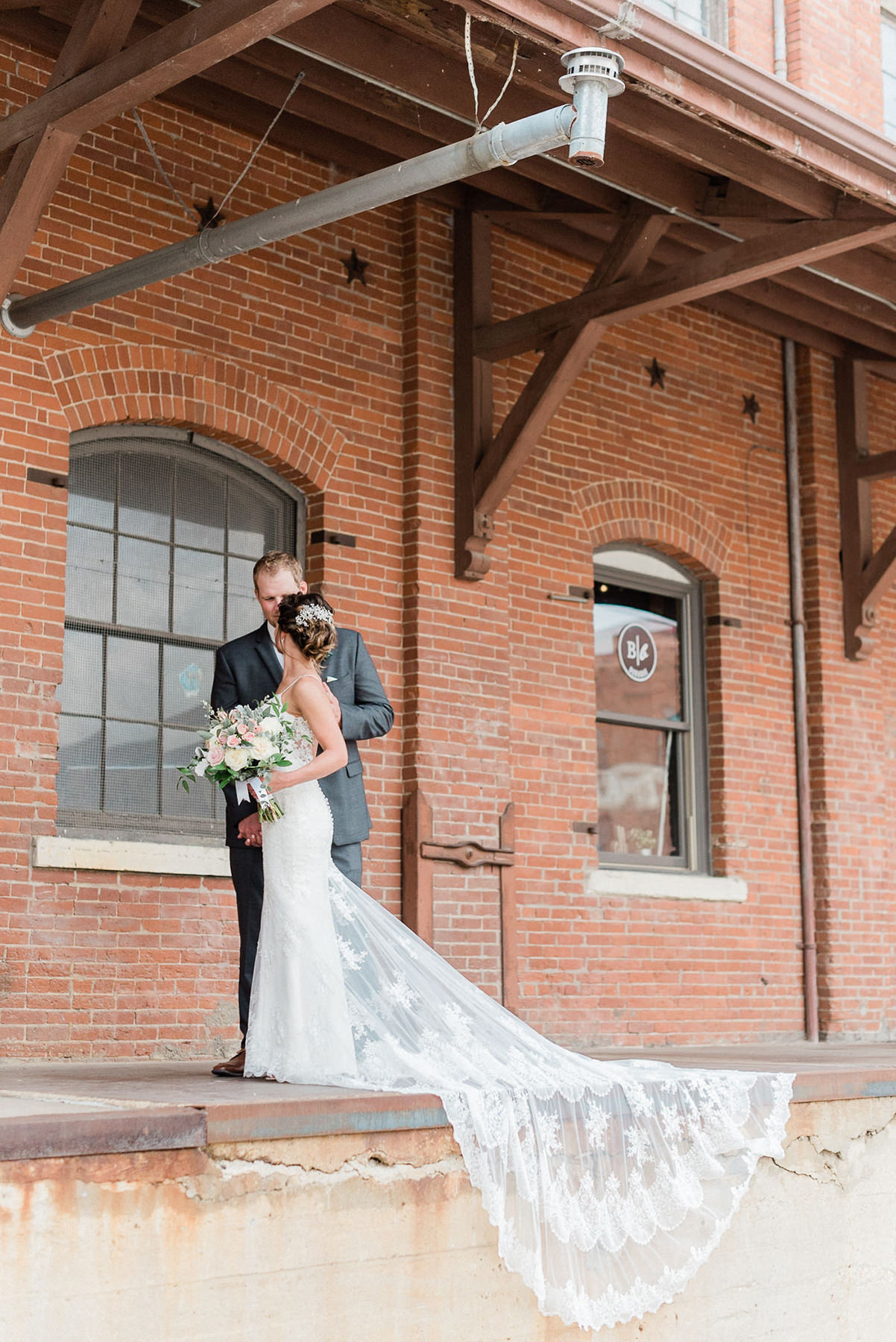 Dubuque, IA Wedding Photographers - Larissa Marie Photography