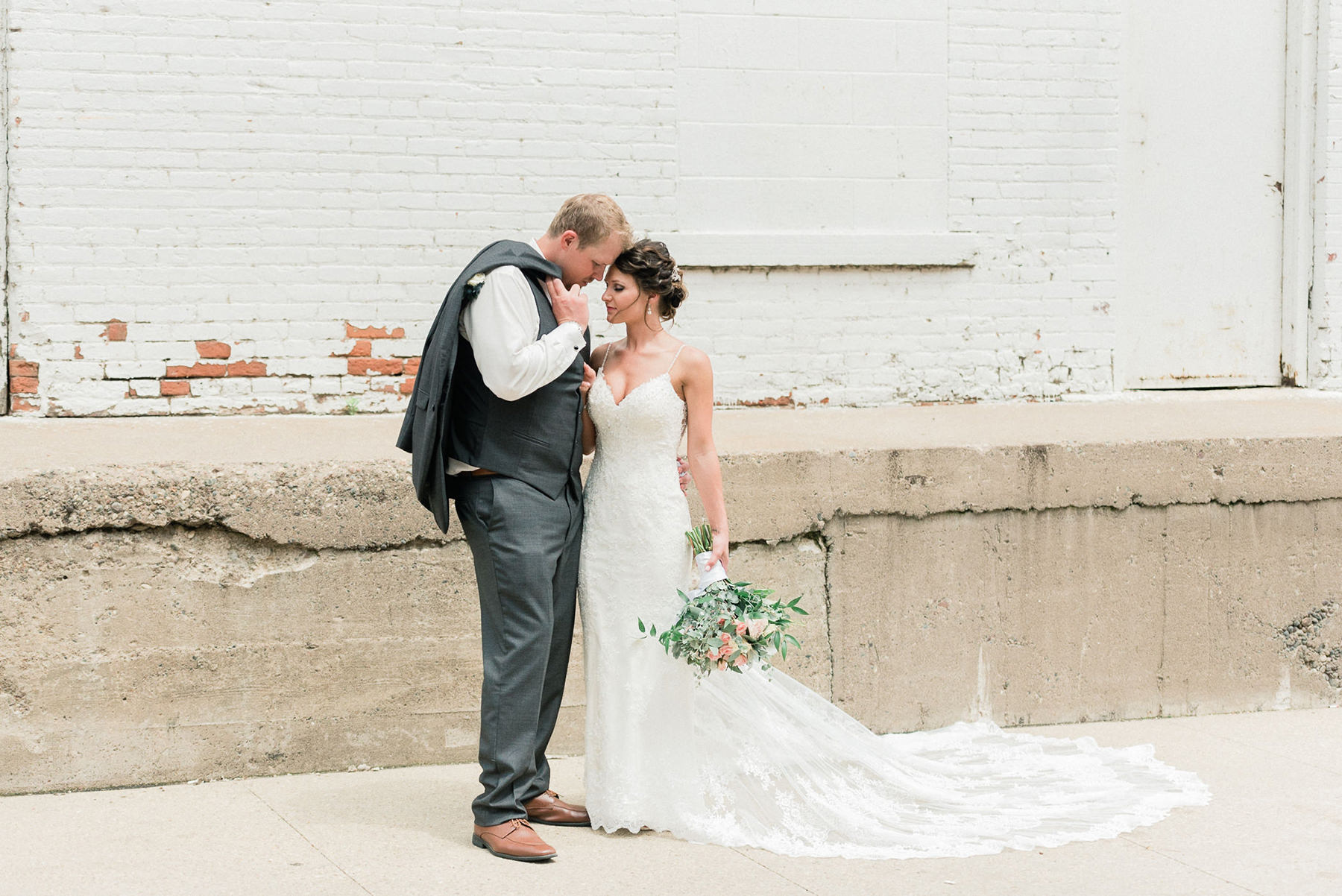 Dubuque, IA Wedding Photographers - Larissa Marie Photography