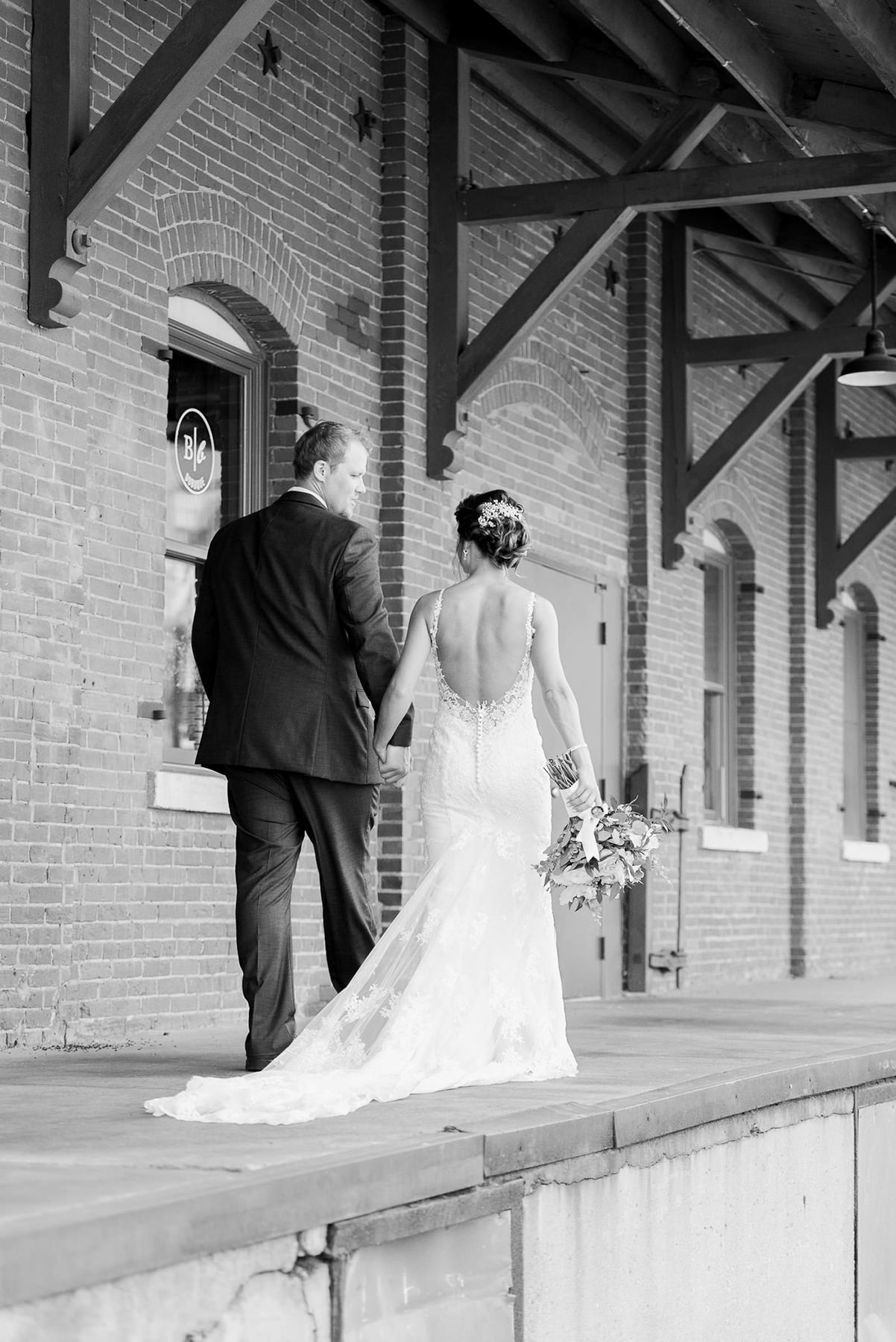 Dubuque, IA Wedding Photographers - Larissa Marie Photography