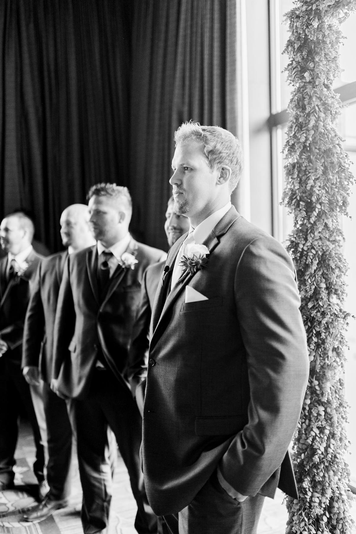 Diamond Jo Casino Wedding Photographer - Larissa Marie Photography