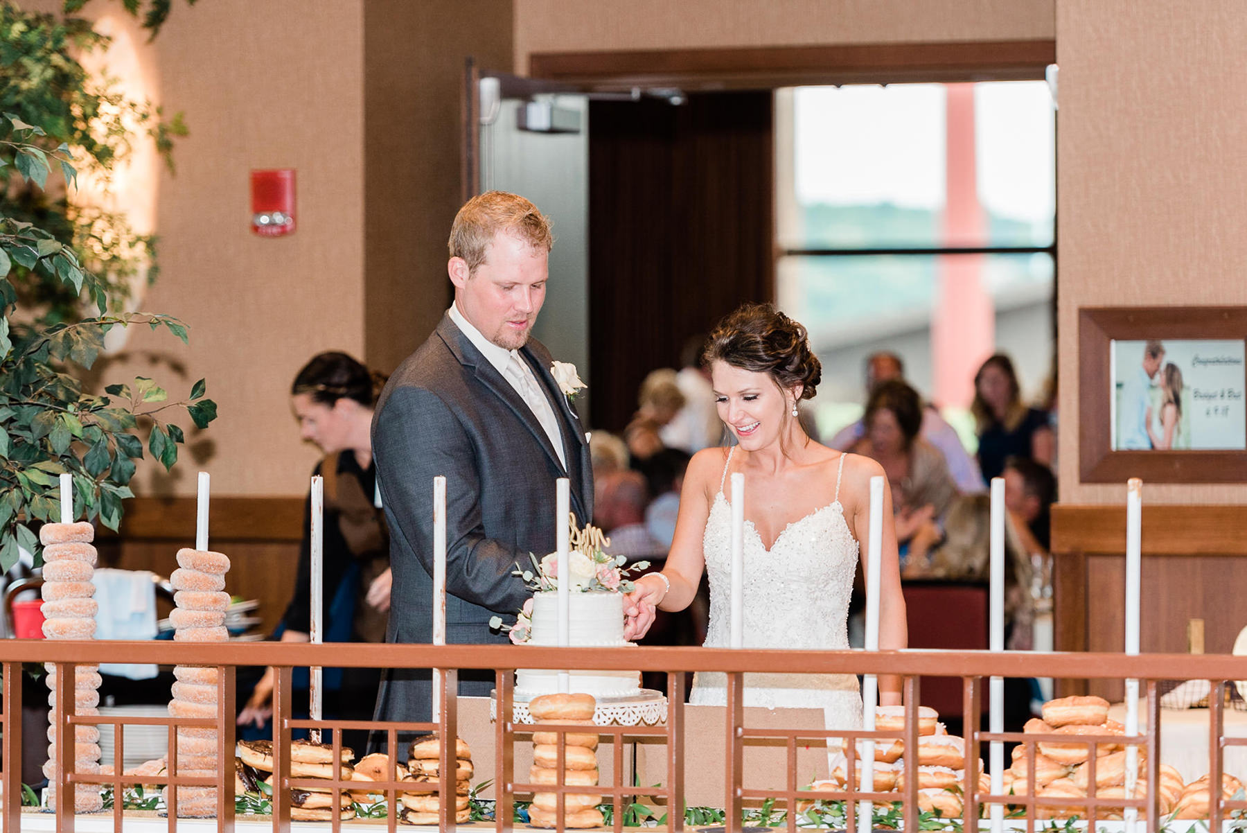 Diamond Jo Casino Wedding Photographer - Larissa Marie Photography