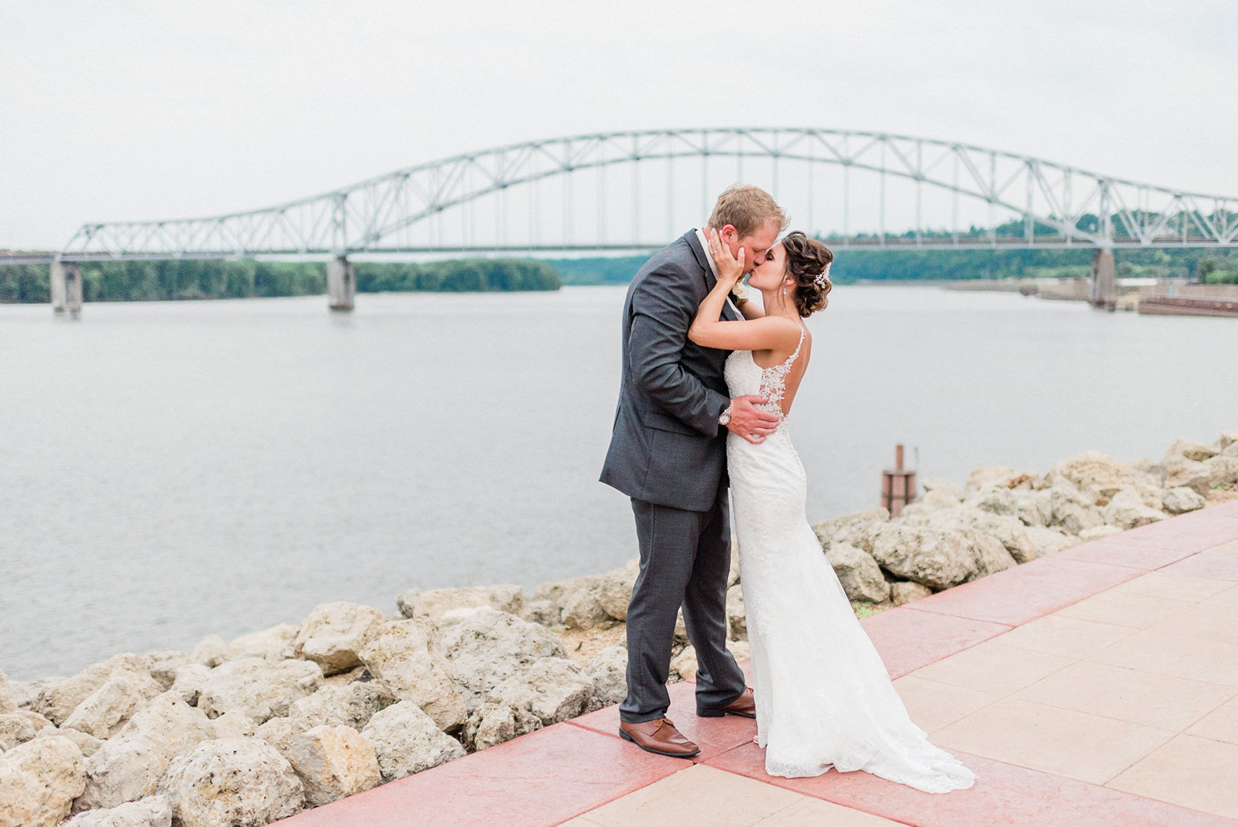 Diamond Jo Casino Wedding Photographer - Larissa Marie Photography