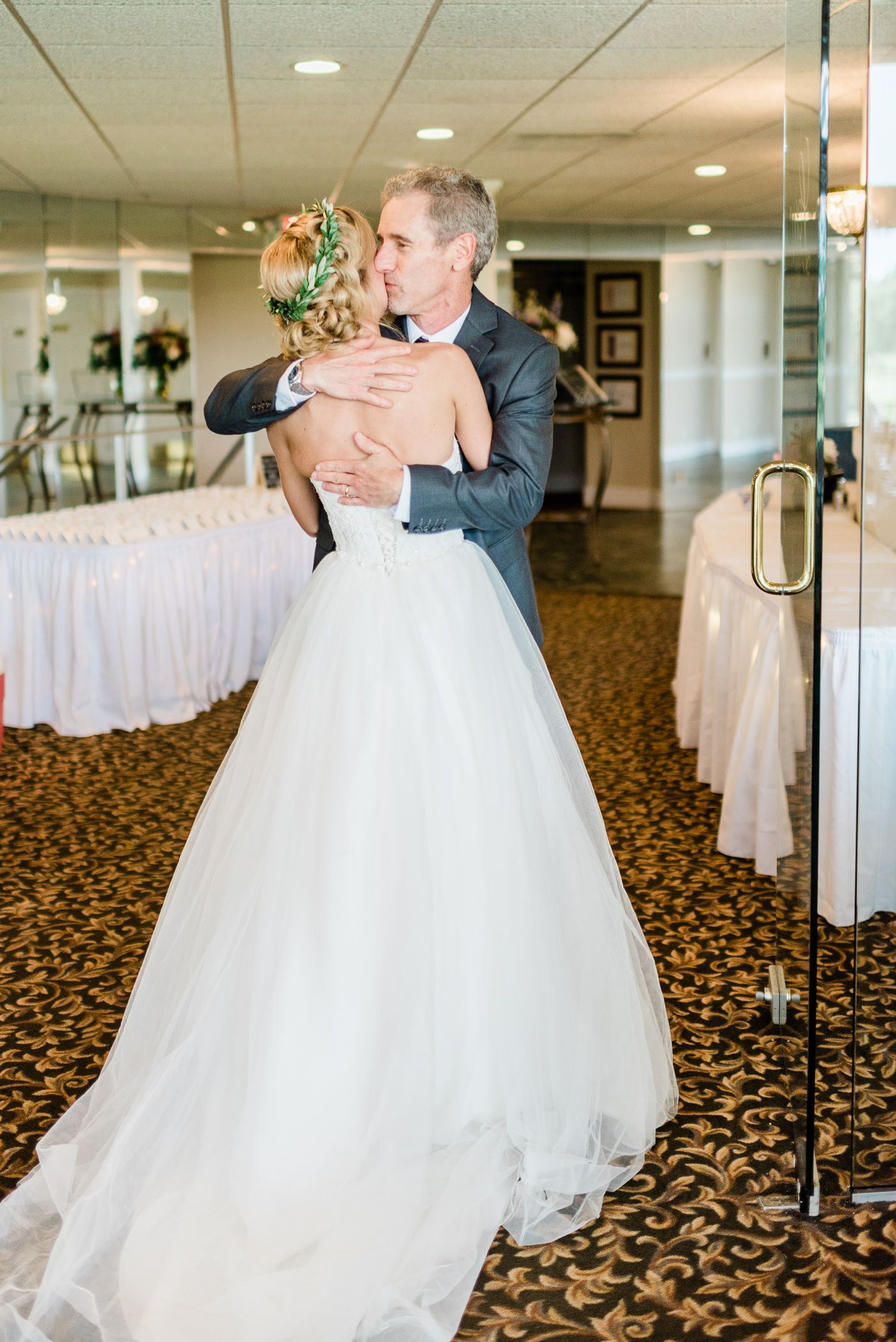 Lake Windsor Country Club Wedding Photographers - Larissa Marie Photography