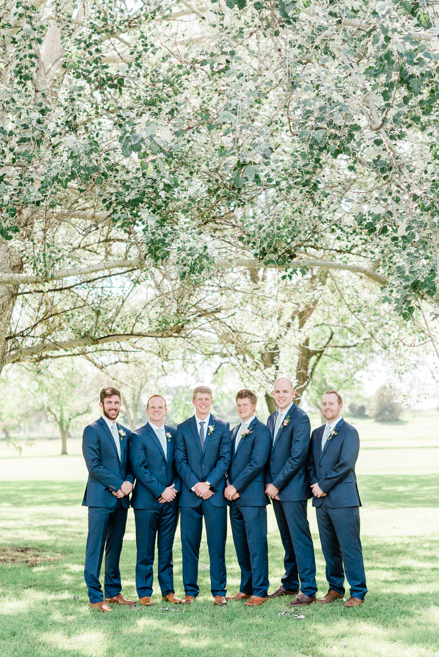 Lake Windsor Country Club Wedding Photographers - Larissa Marie Photography