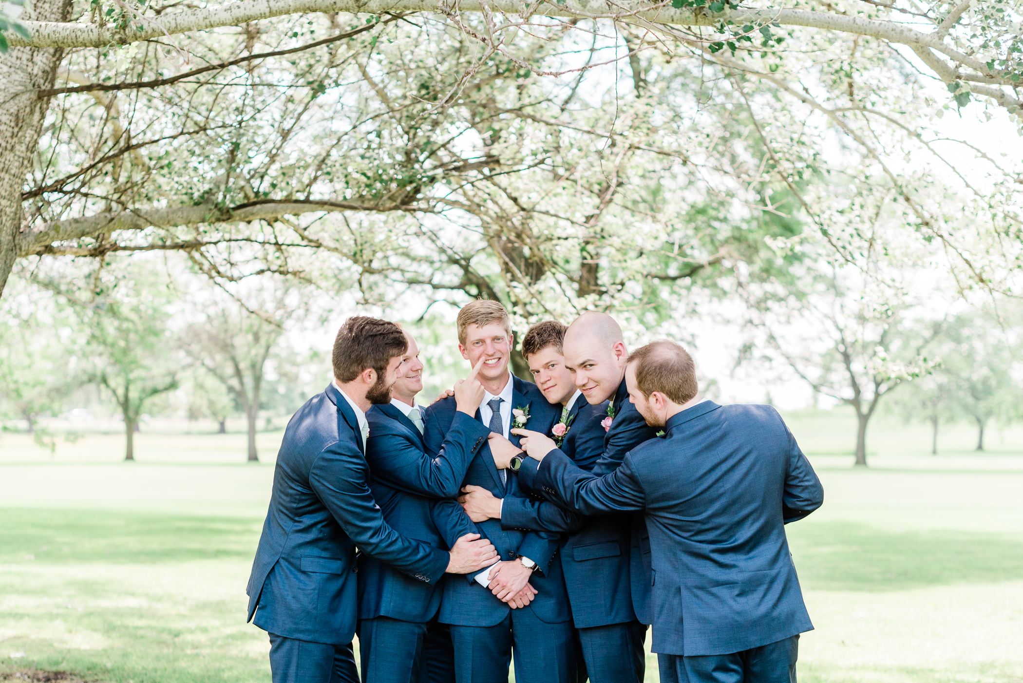 Lake Windsor Country Club Wedding Photographers - Larissa Marie Photography