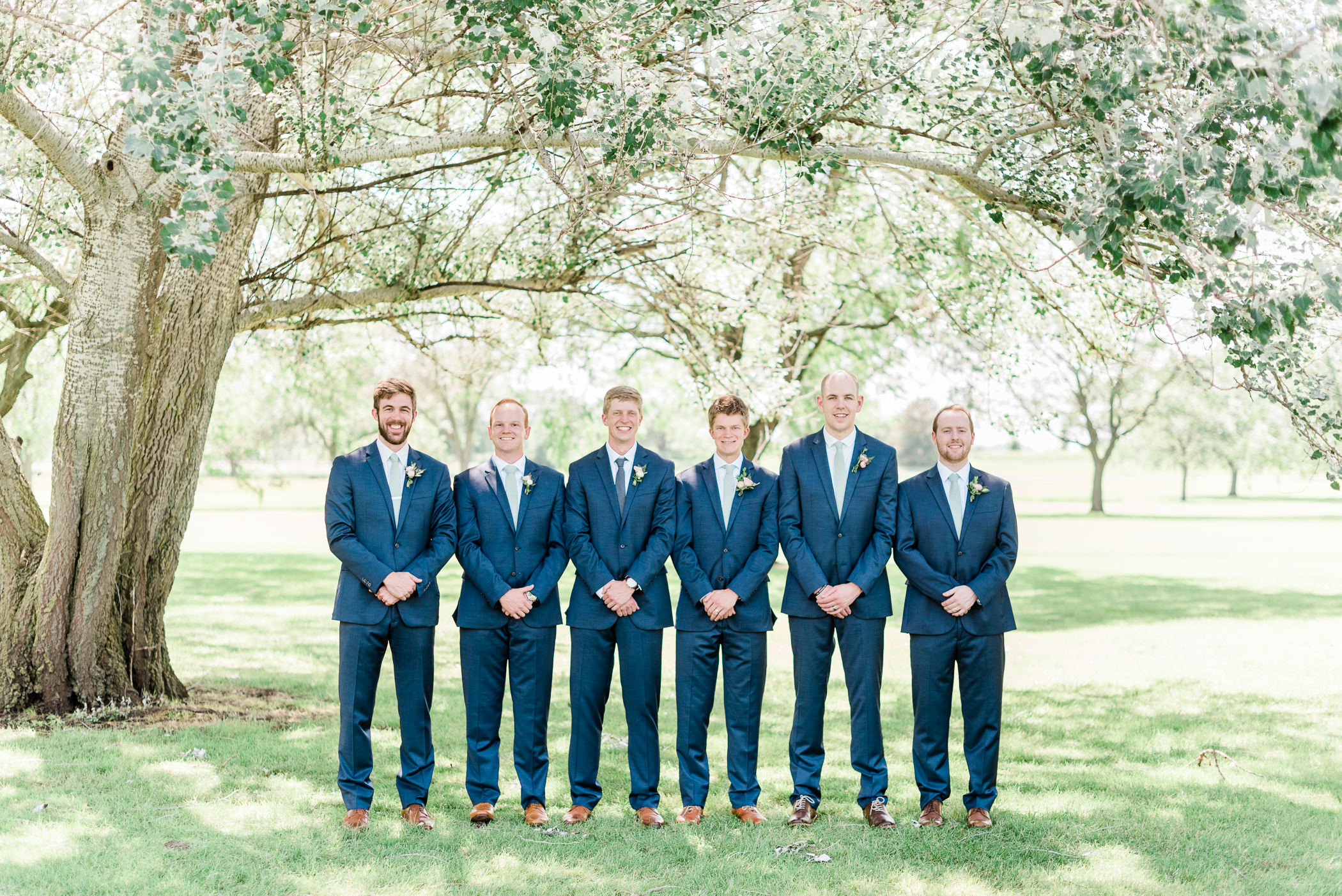 Lake Windsor Country Club Wedding Photographers - Larissa Marie Photography