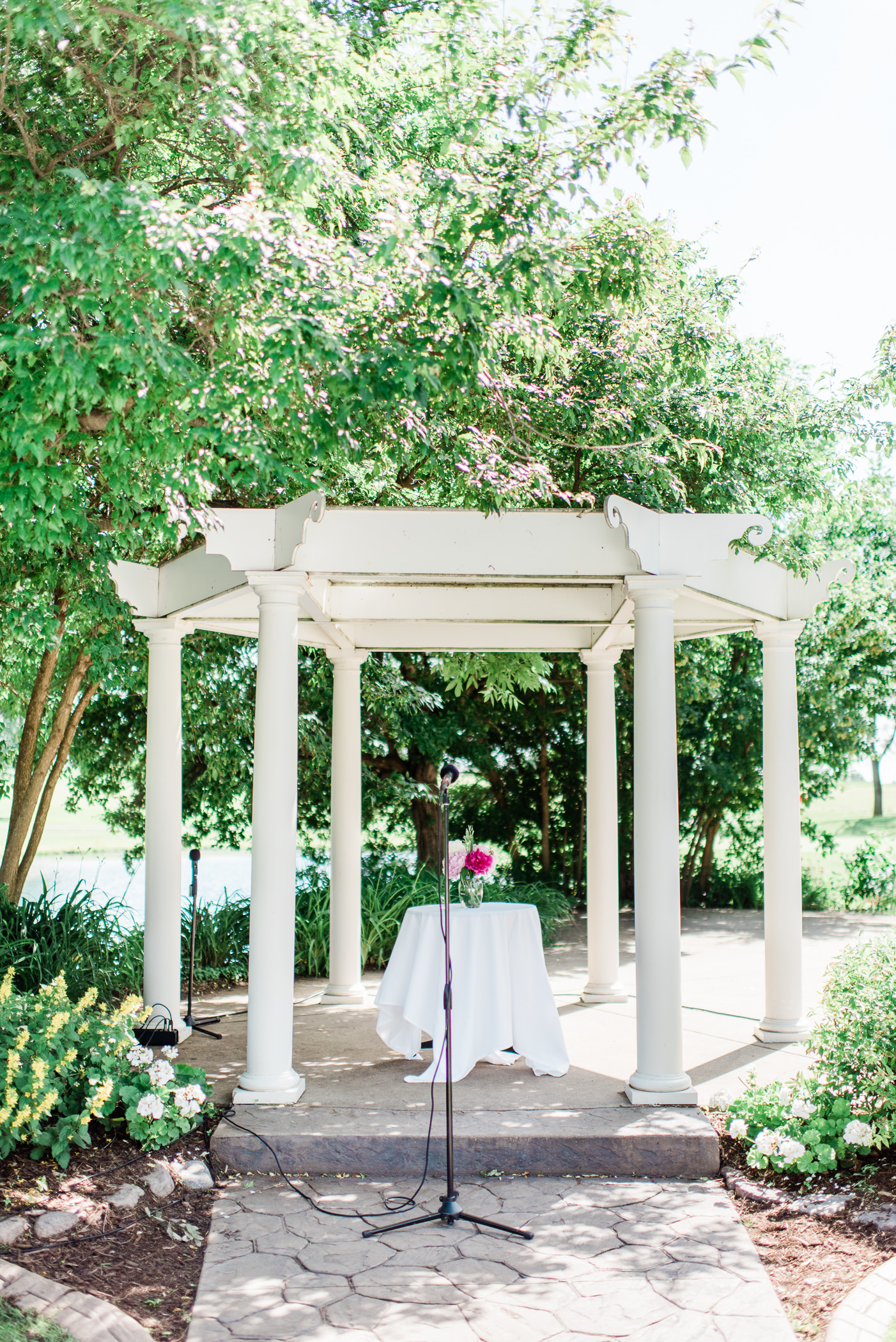 Lake Windsor Country Club Wedding Photographers - Larissa Marie Photography