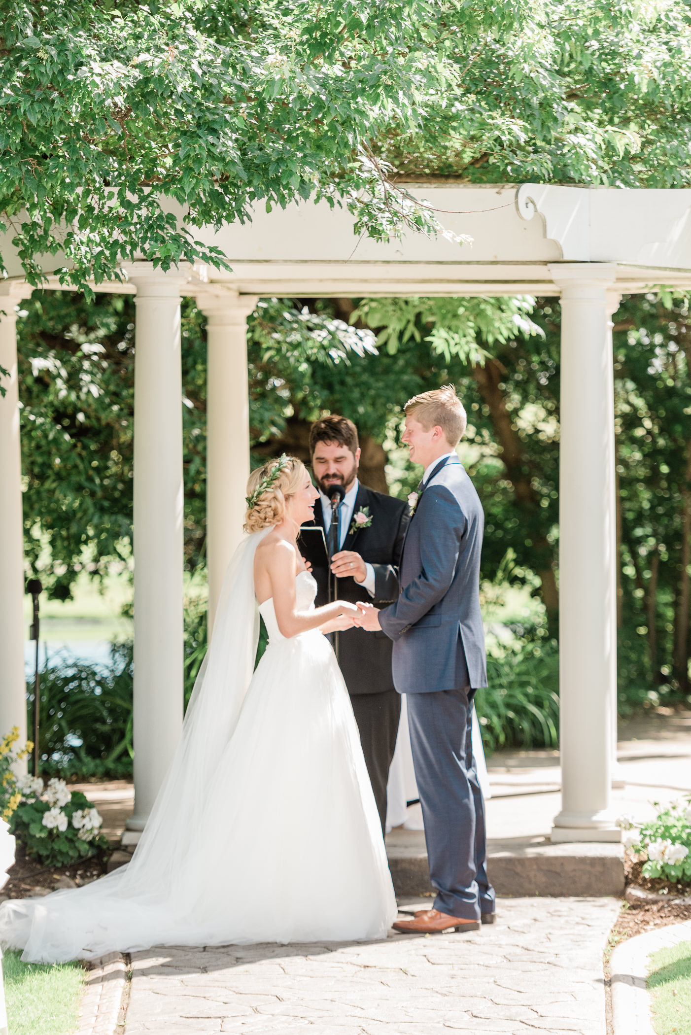 Lake Windsor Country Club Wedding Photographers - Larissa Marie Photography