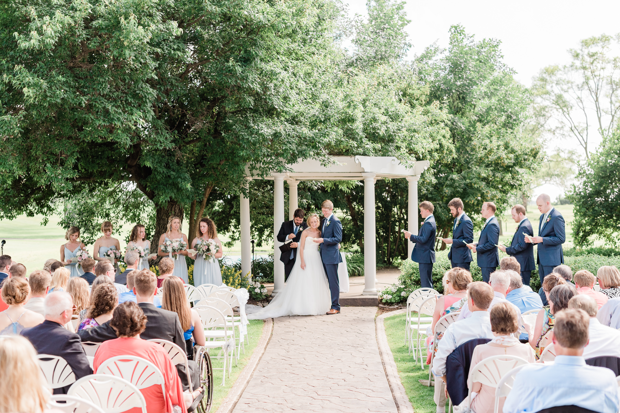 Lake Windsor Country Club Wedding Photographers - Larissa Marie Photography