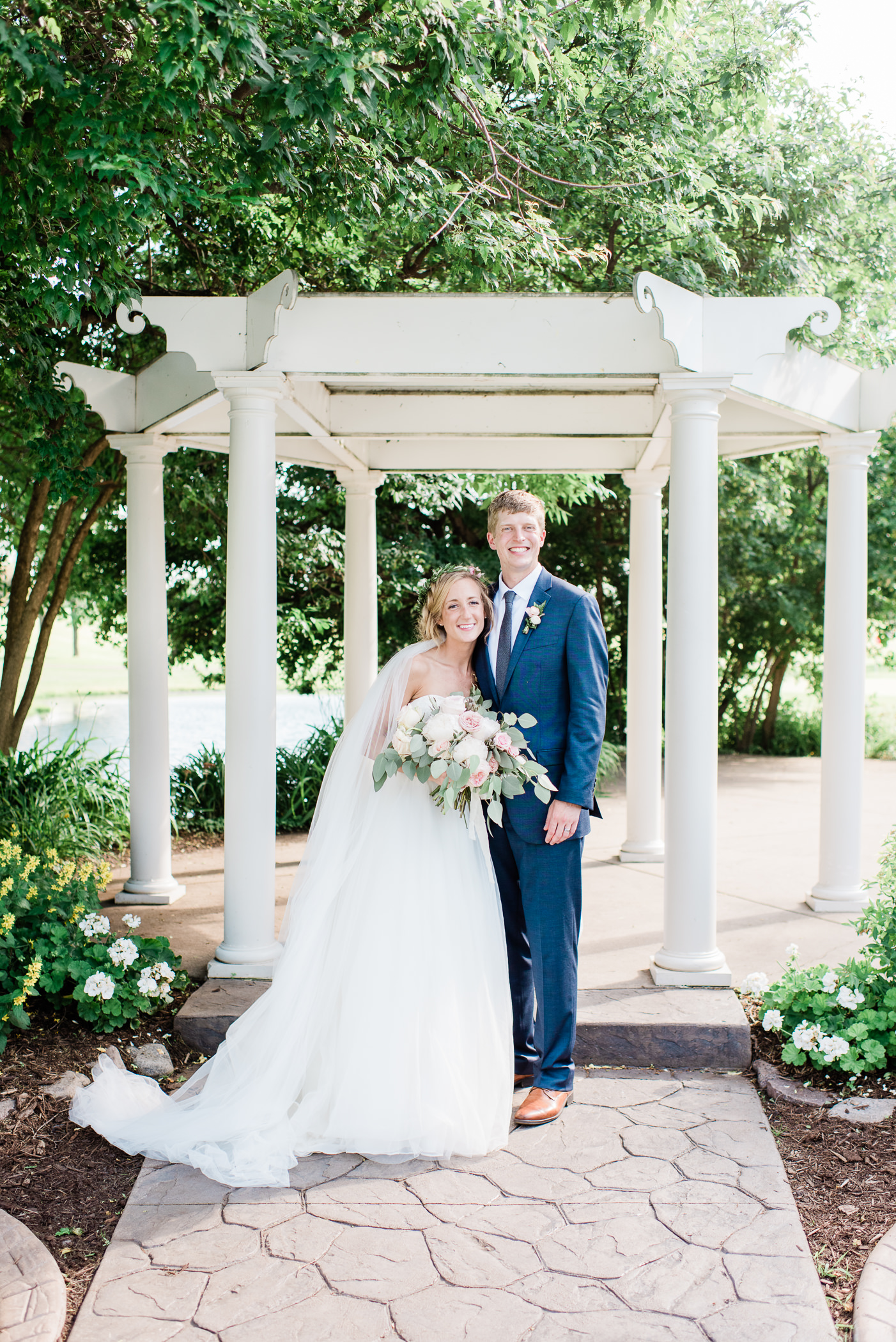 Lake Windsor Country Club Wedding Photographers - Larissa Marie Photography