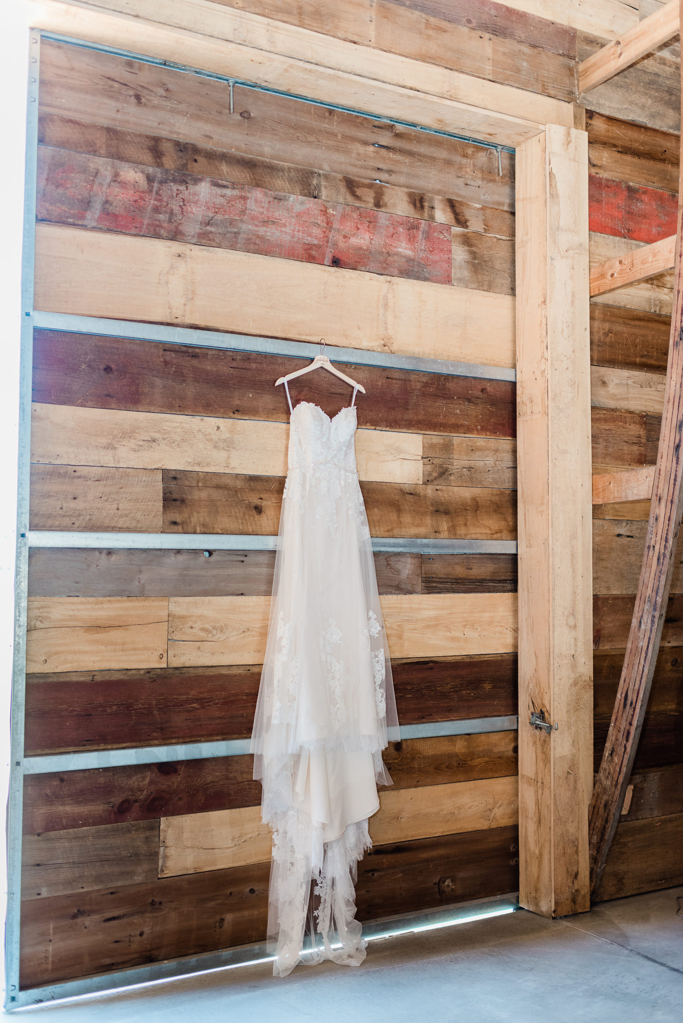 Pioneer Creek Farm Wedding Photographers - Larissa Marie Photography