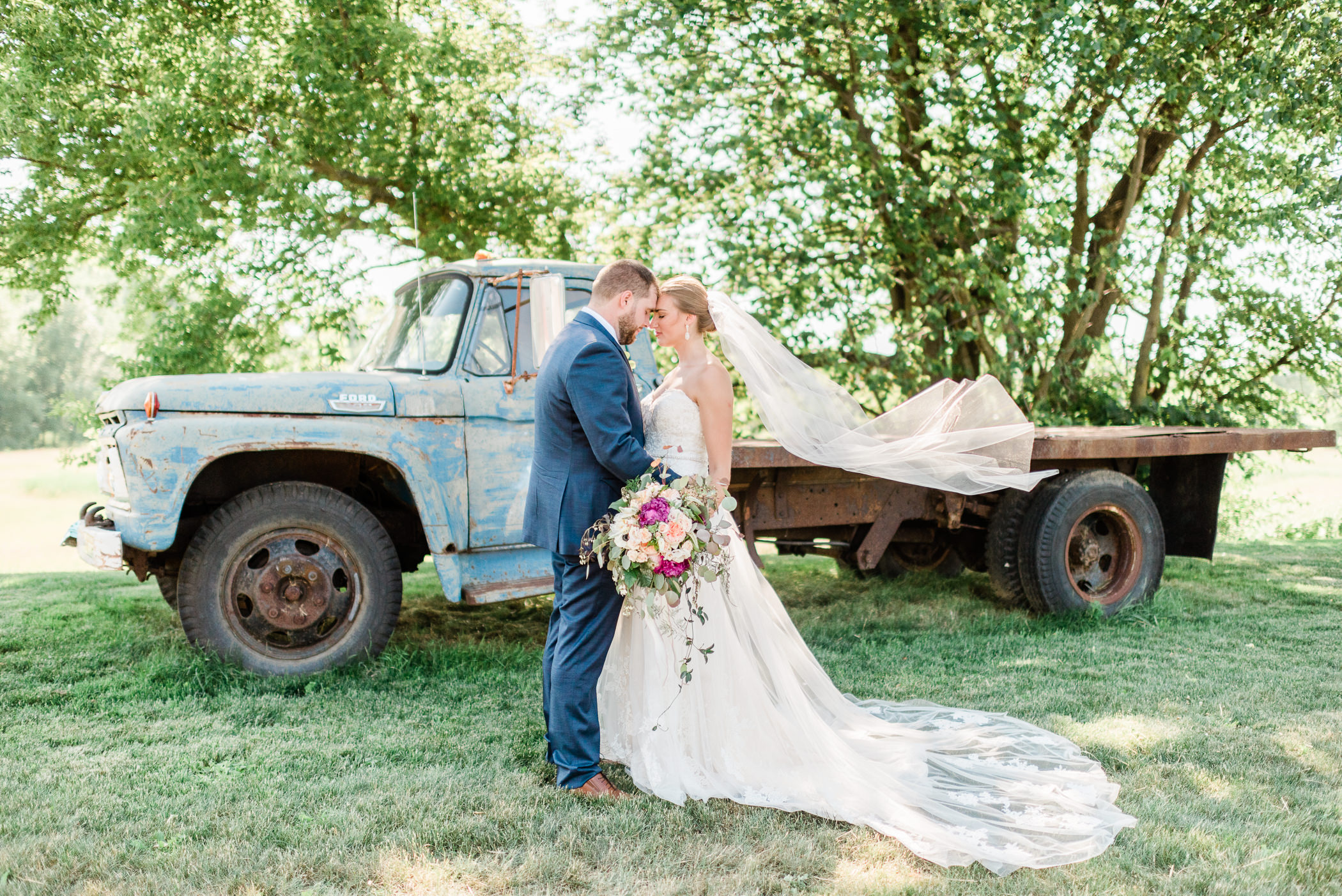 Pioneer Creek Farm Wedding Photographers - Larissa Marie Photography