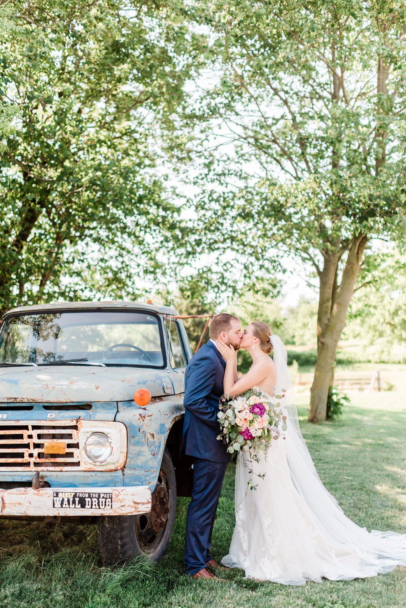 Pioneer Creek Farm Wedding Photographers - Larissa Marie Photography