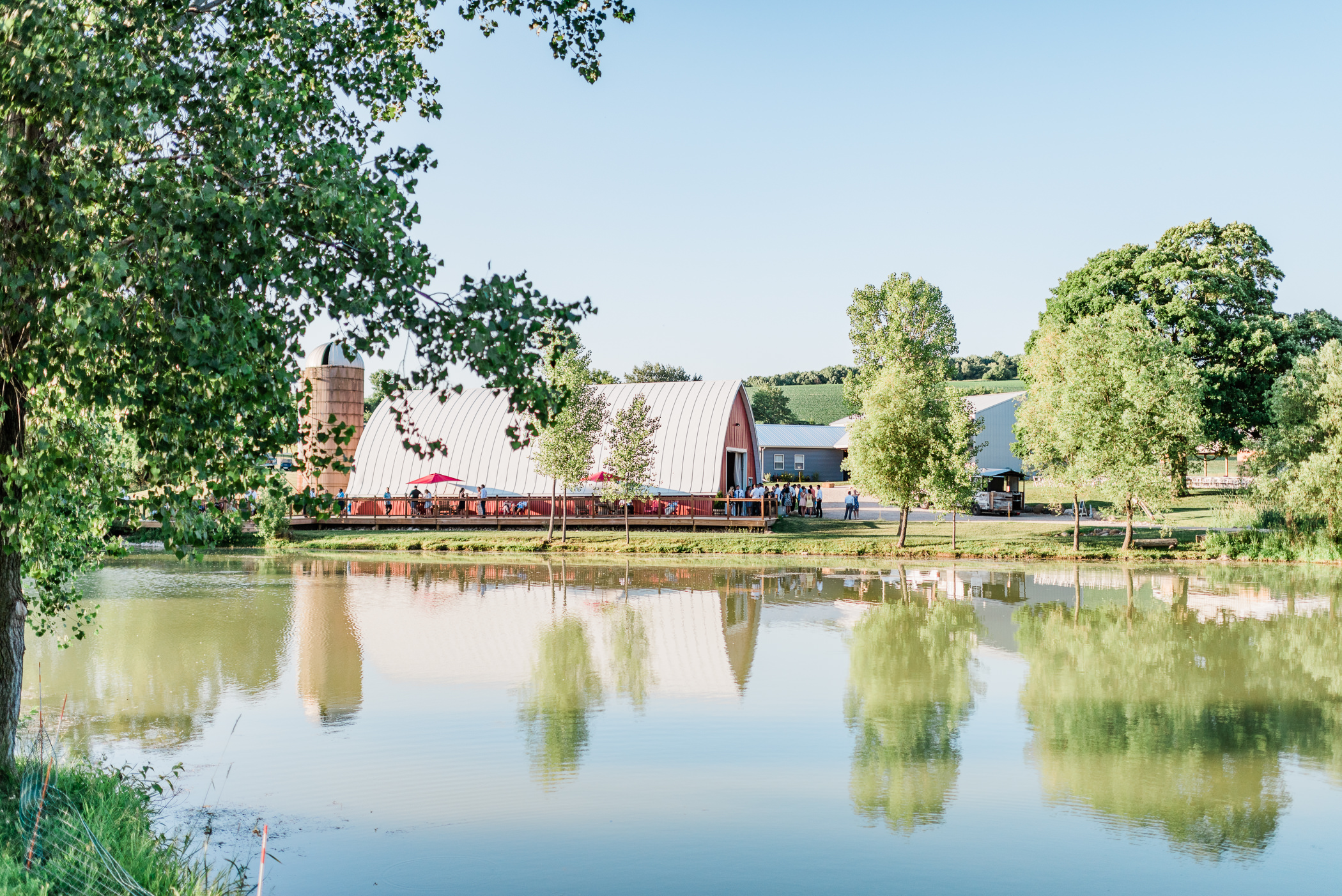 Pioneer Creek Farm Wedding Photographers - Larissa Marie Photography