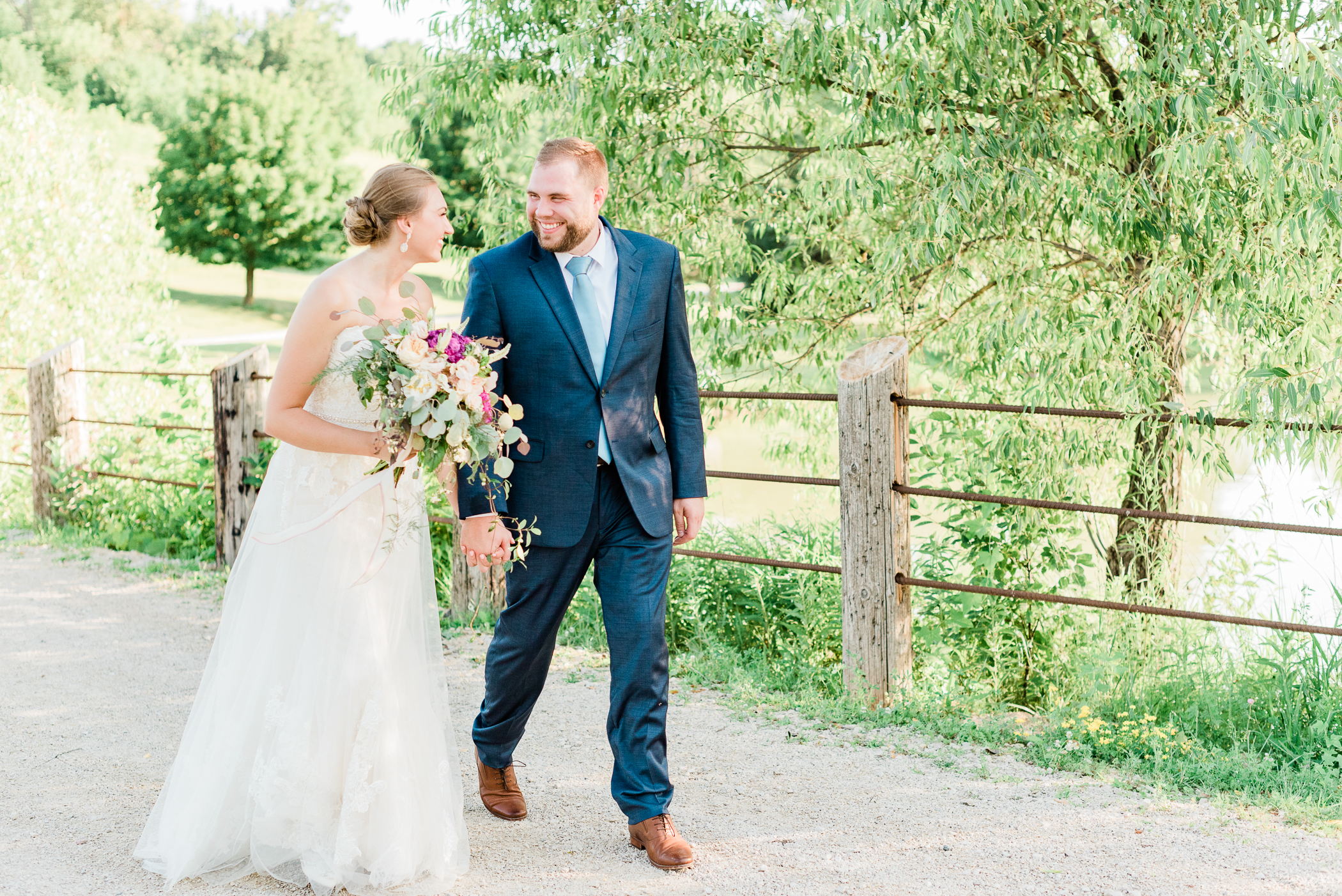 Pioneer Creek Farm Wedding Photographers - Larissa Marie Photography