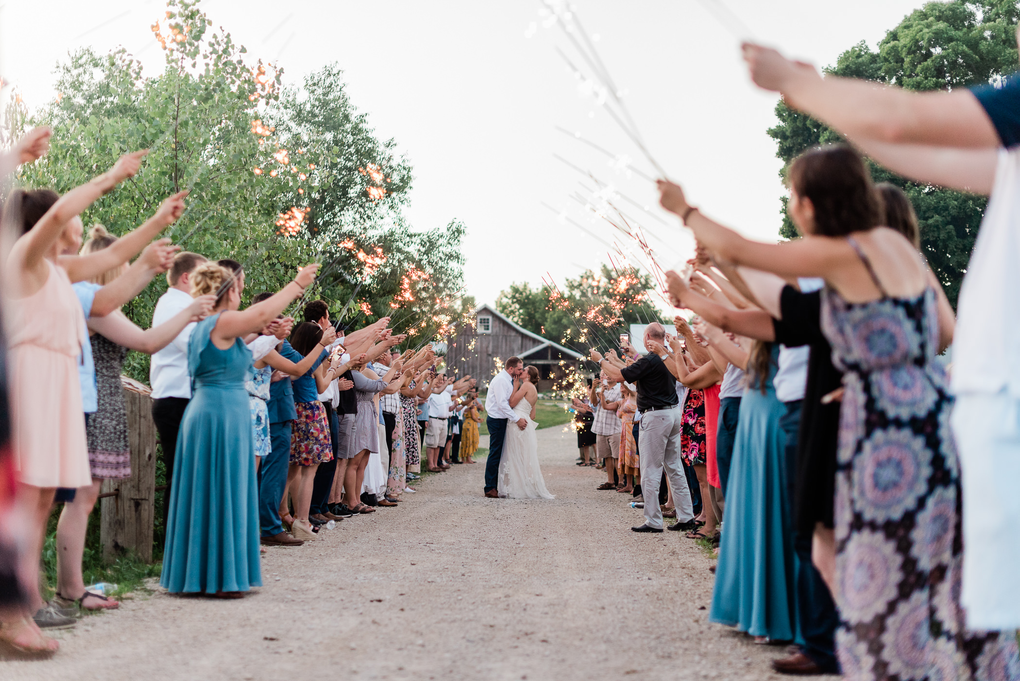 Pioneer Creek Farm Wedding Photographers - Larissa Marie Photography