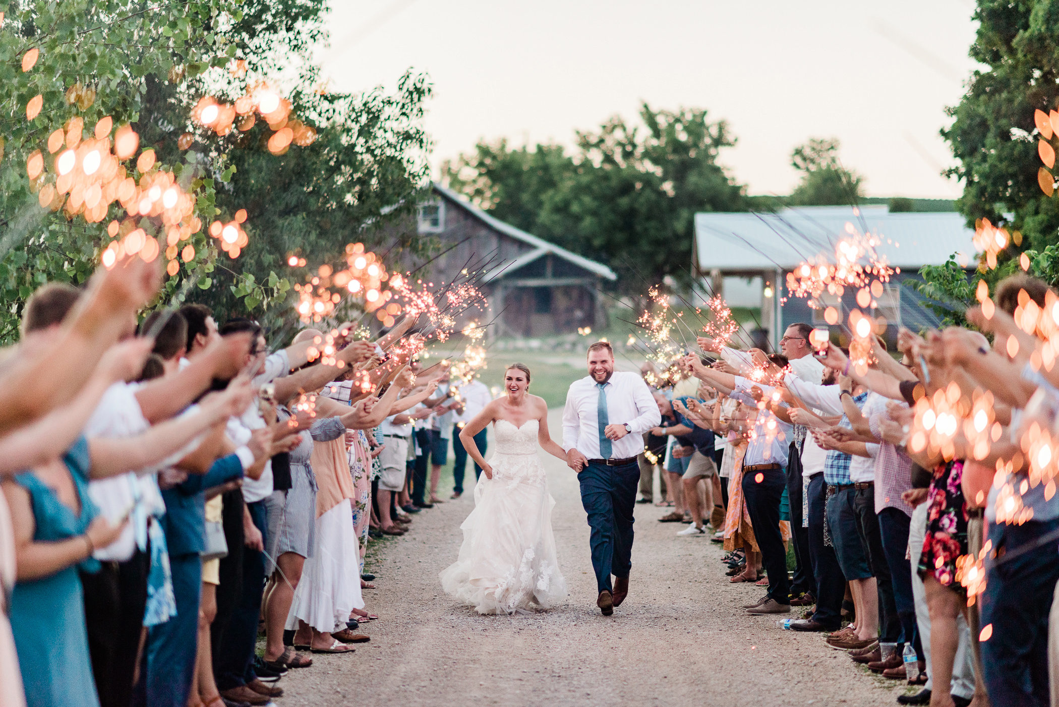 Pioneer Creek Farm Wedding Photographers - Larissa Marie Photography