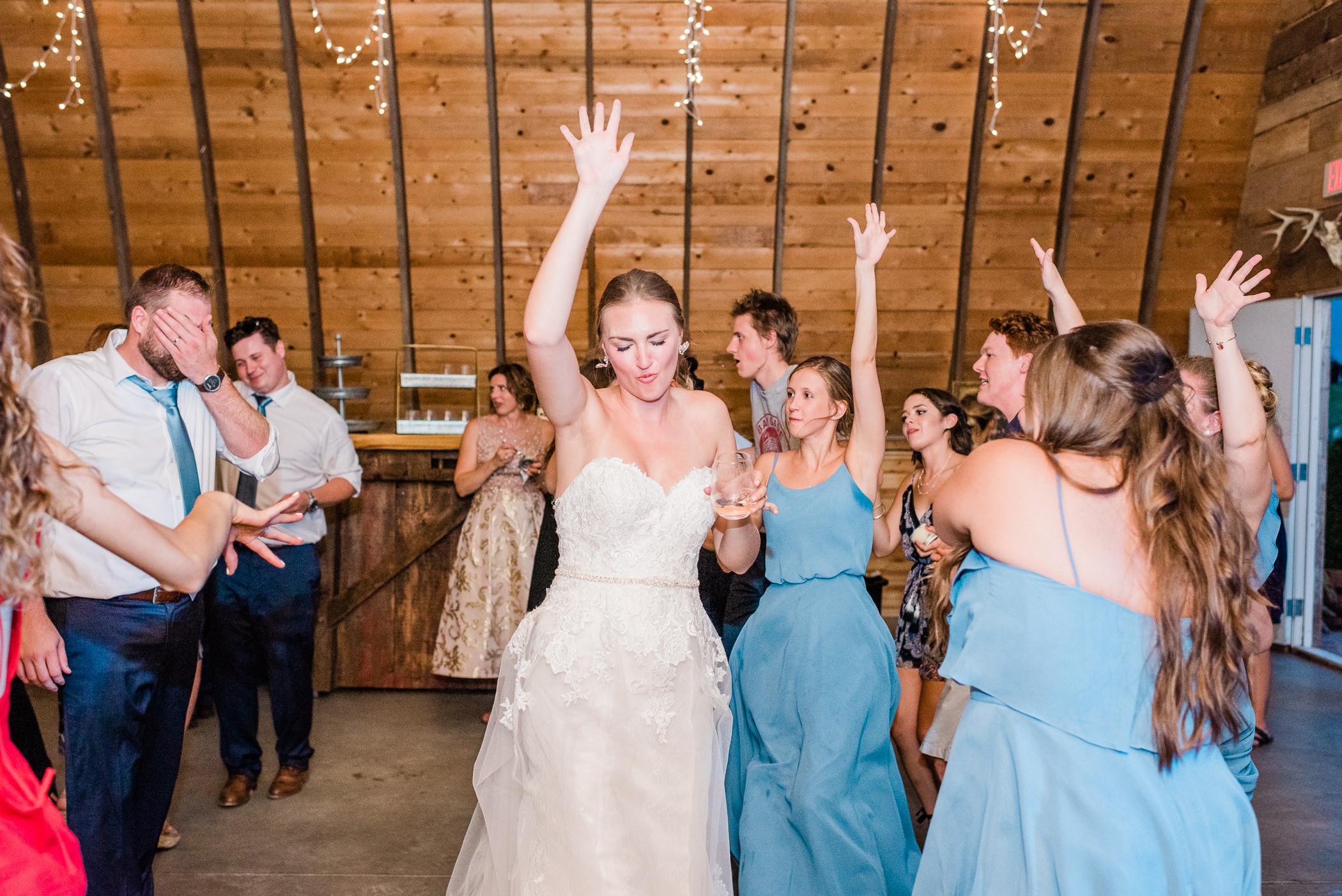 Pioneer Creek Farm Wedding Photographers - Larissa Marie Photography