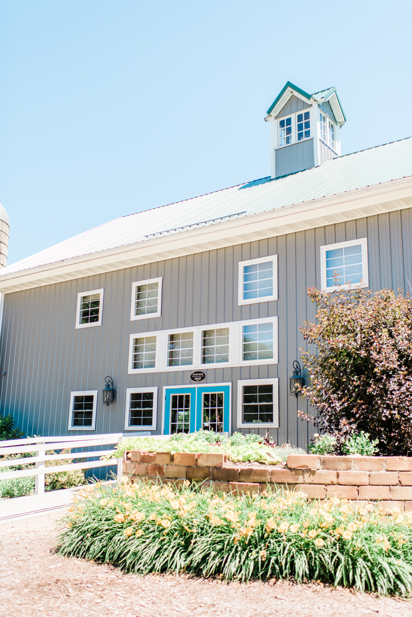 The Barn at Harvest Moon Pond Wedding Photographers - Larissa Marie Photography