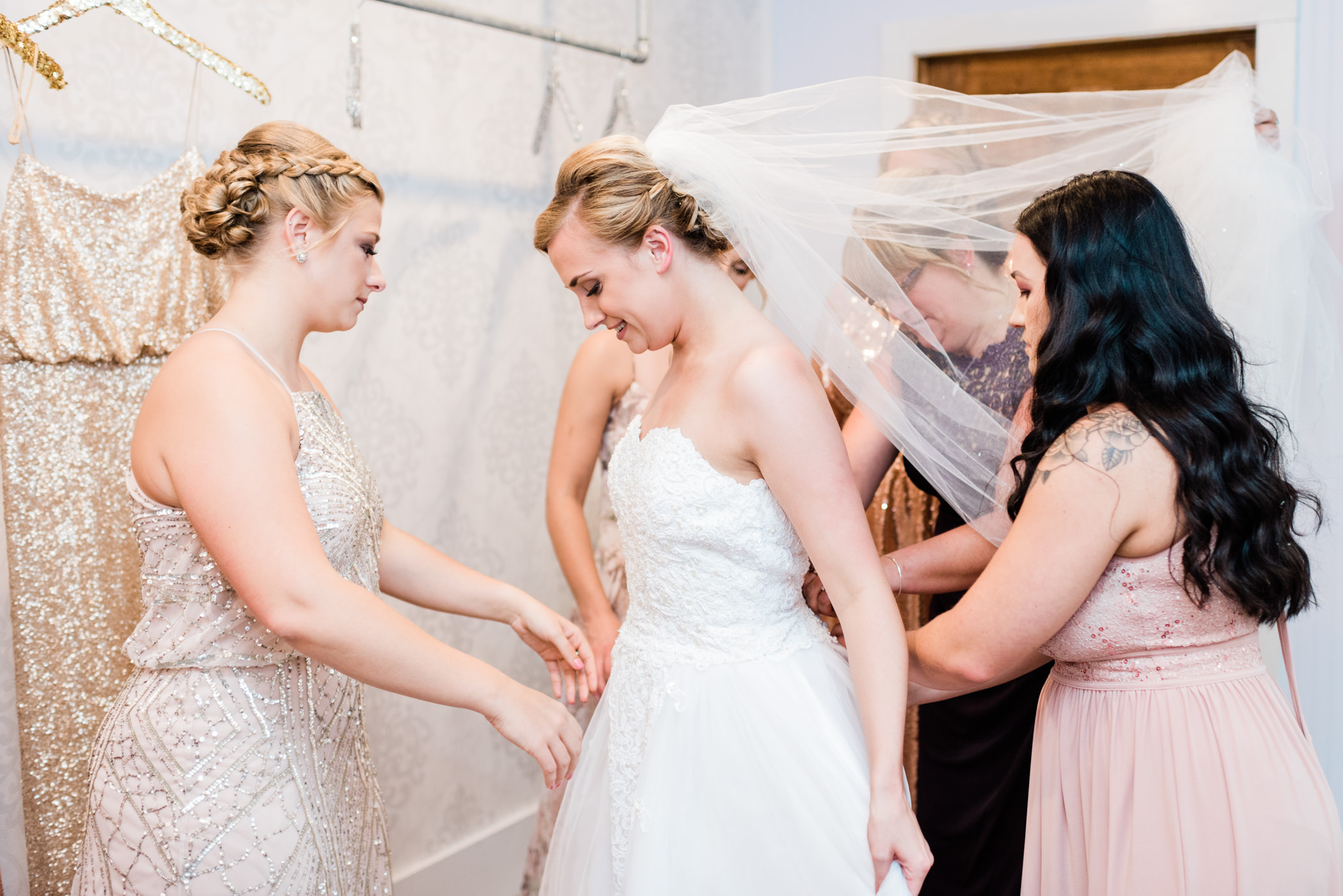 The Barn at Harvest Moon Pond Wedding Photographers - Larissa Marie Photography