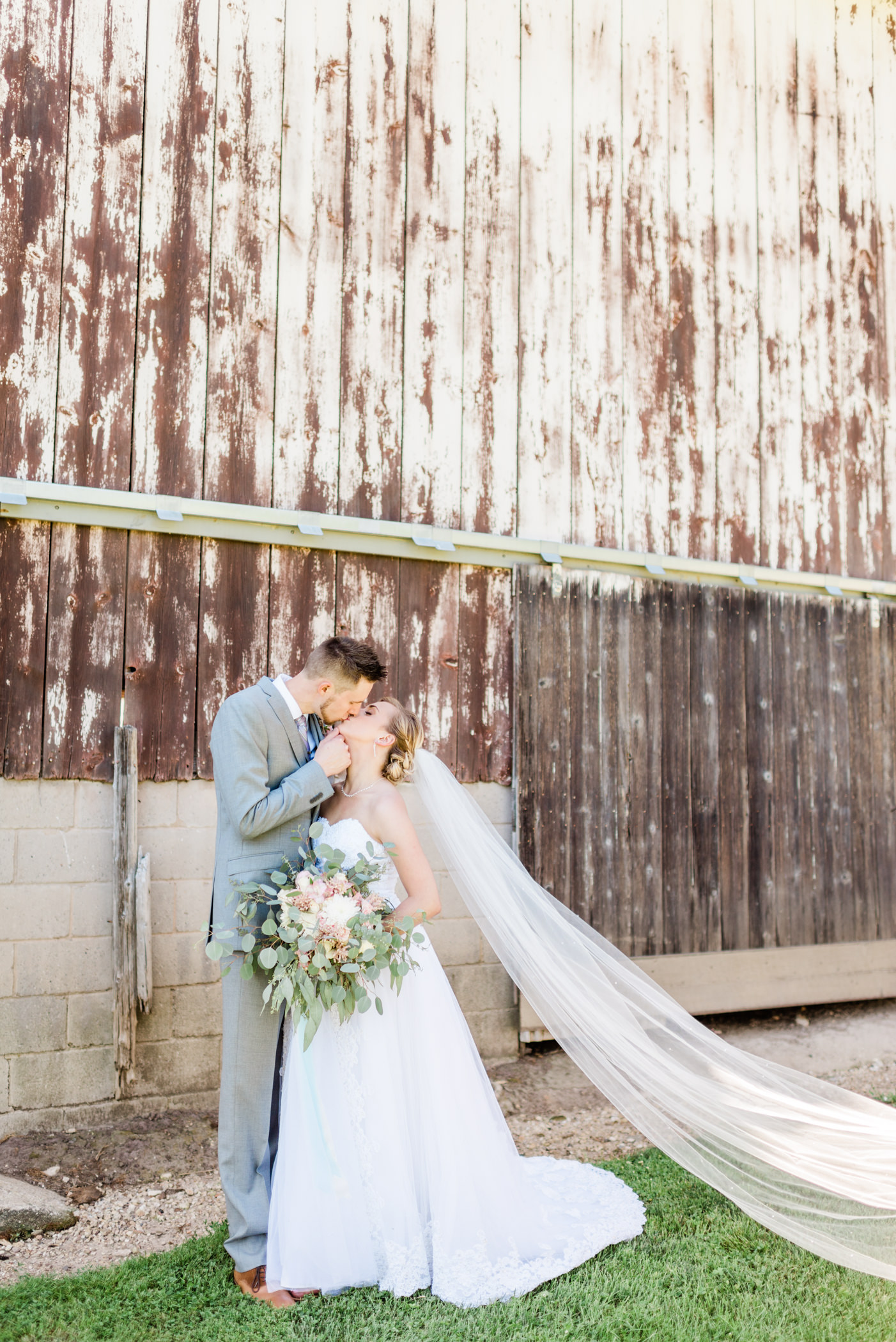 The Barn at Harvest Moon Pond Wedding Photographers - Larissa Marie Photography