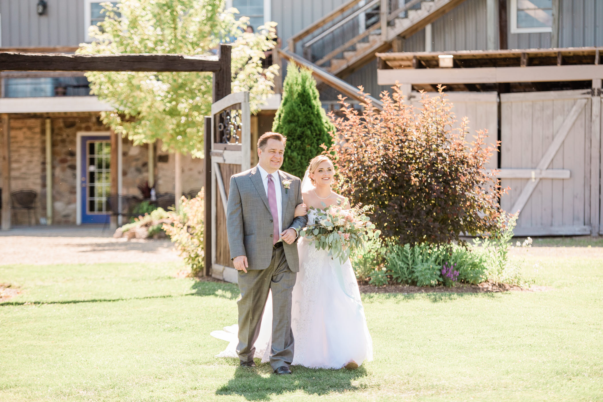 The Barn at Harvest Moon Pond Wedding Photographers - Larissa Marie Photography