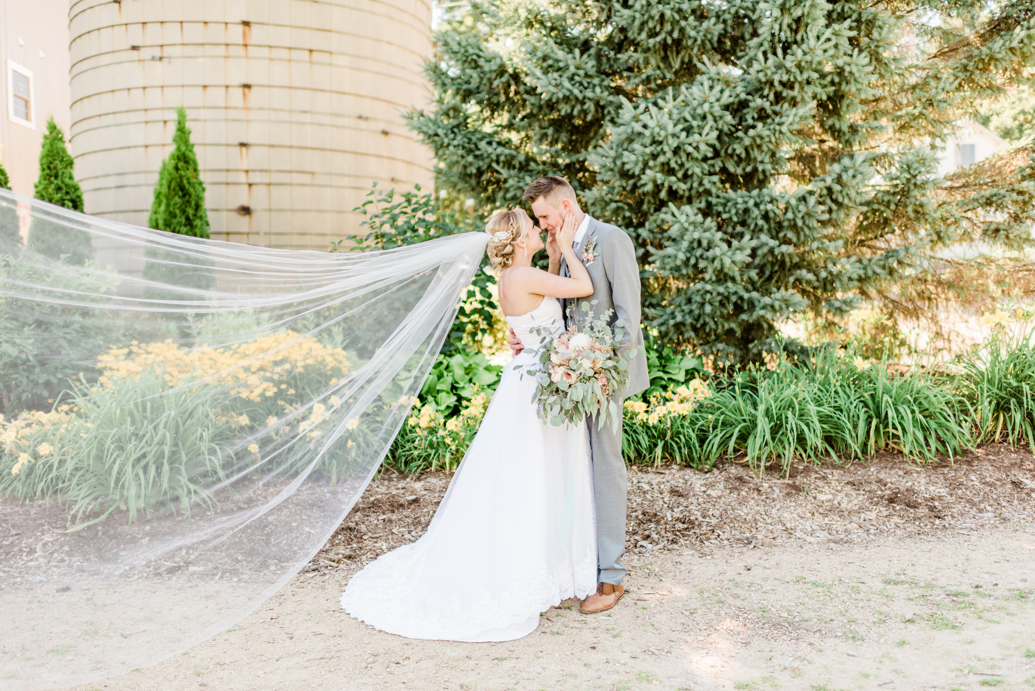 The Barn at Harvest Moon Pond Wedding Photographers - Larissa Marie Photography