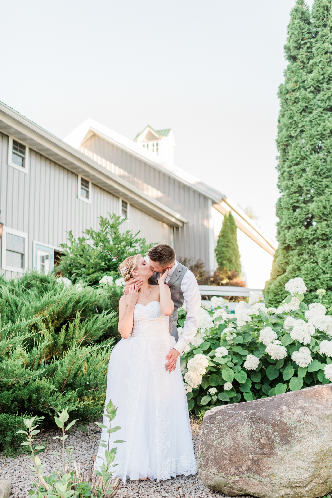 The Barn at Harvest Moon Pond Wedding Photographers - Larissa Marie Photography