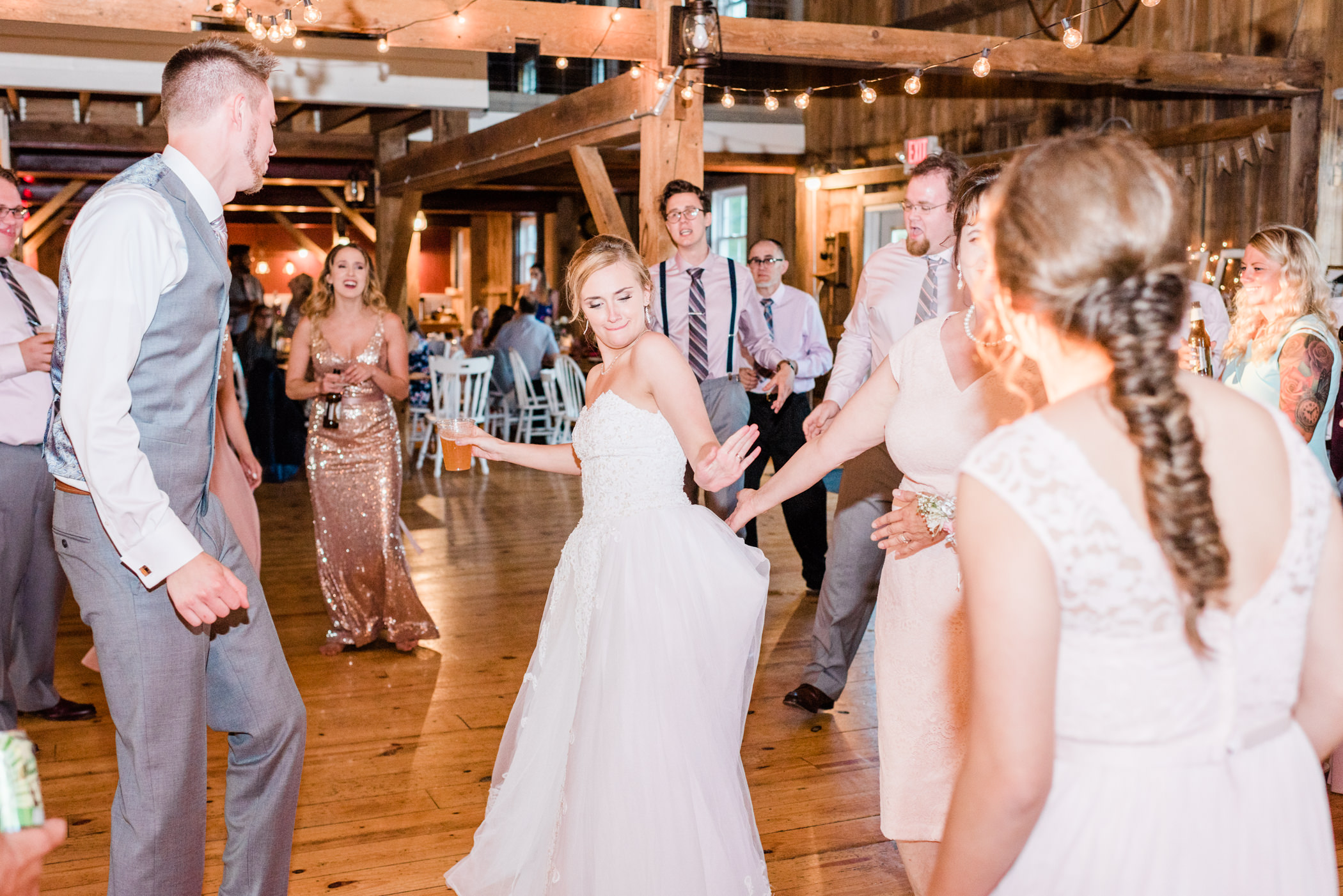 The Barn at Harvest Moon Pond Wedding Photographers - Larissa Marie Photography