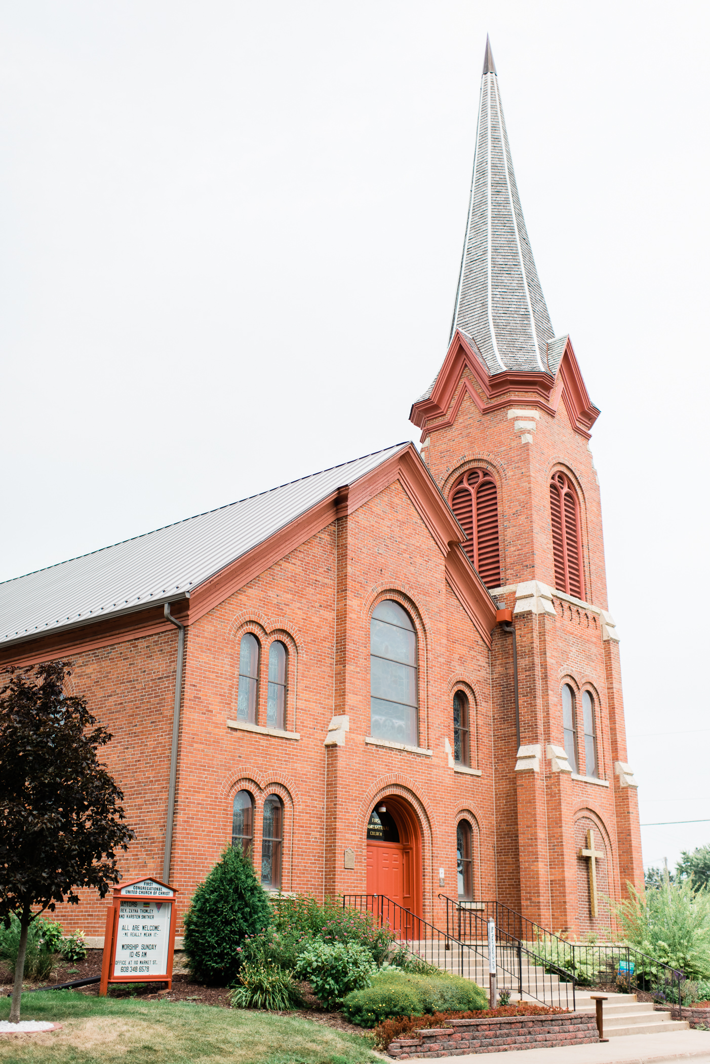 Platteville First Congregational Church wedding photographers - Larissa Marie Photography