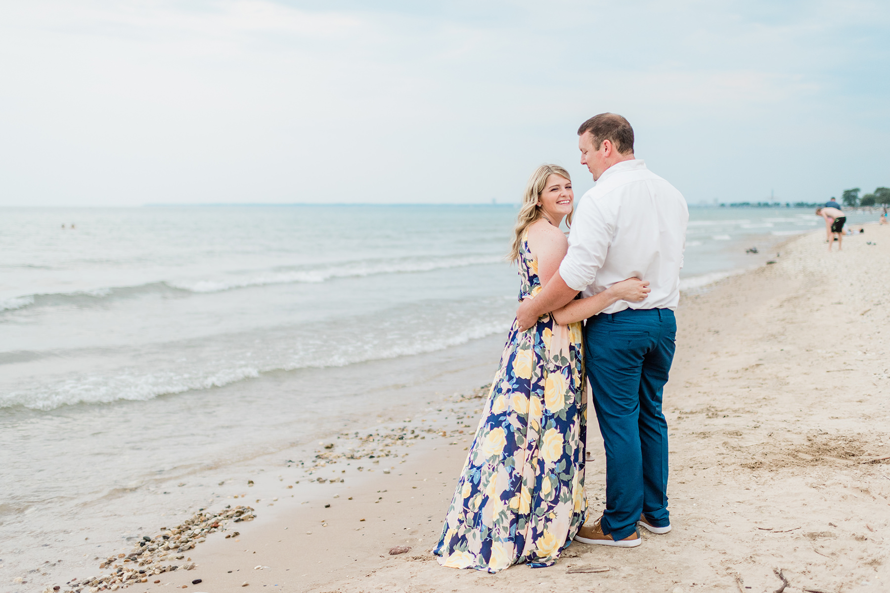 Lake Park Milwaukee Engagement Pictures - Larissa Marie Photography