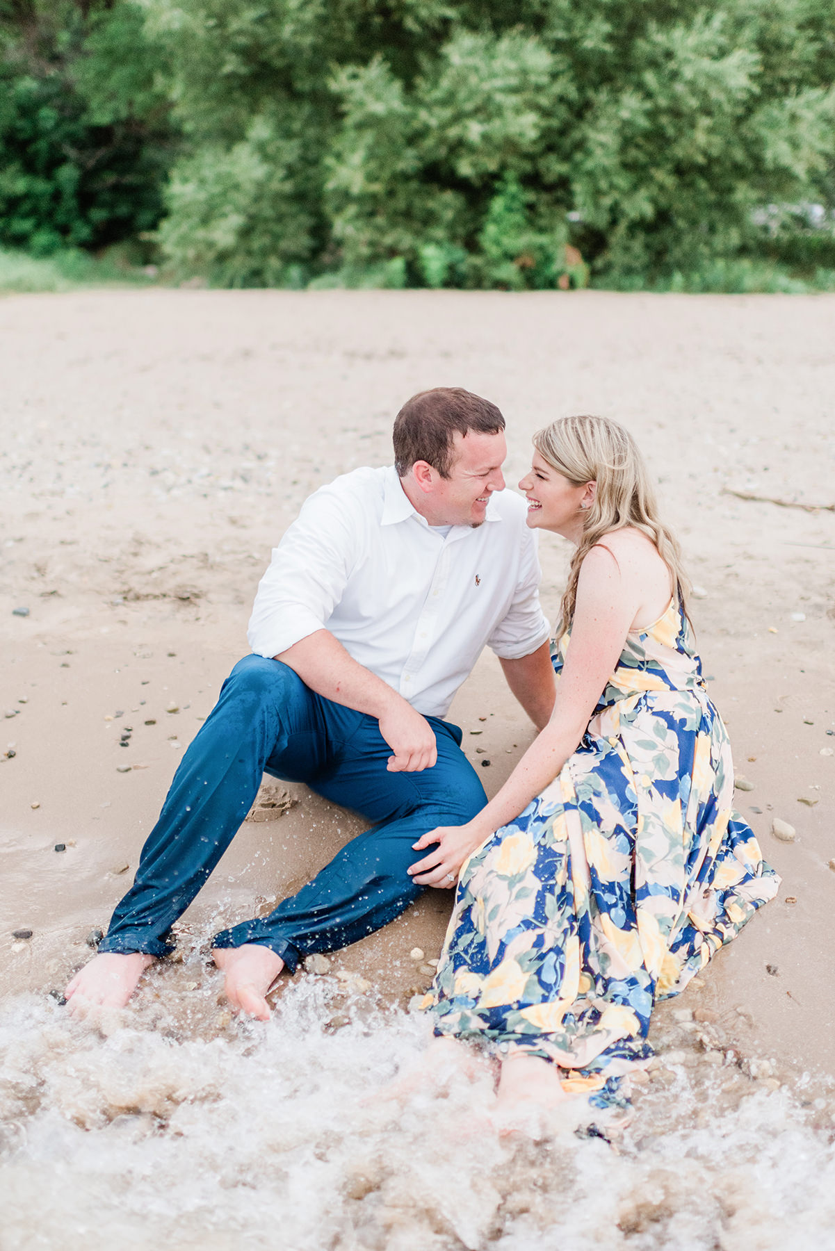 Lake Park Milwaukee Engagement Pictures - Larissa Marie Photography