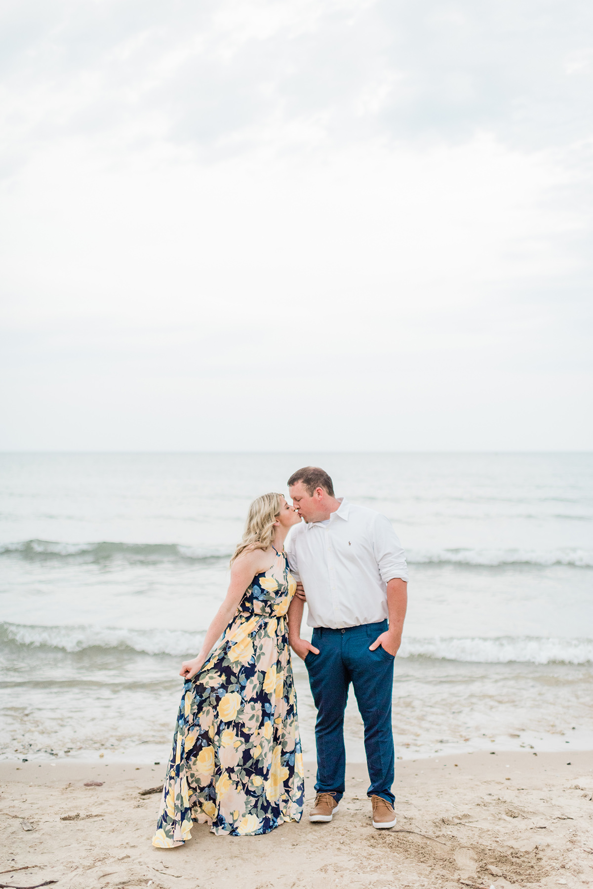 Lake Park Milwaukee Engagement Pictures - Larissa Marie Photography