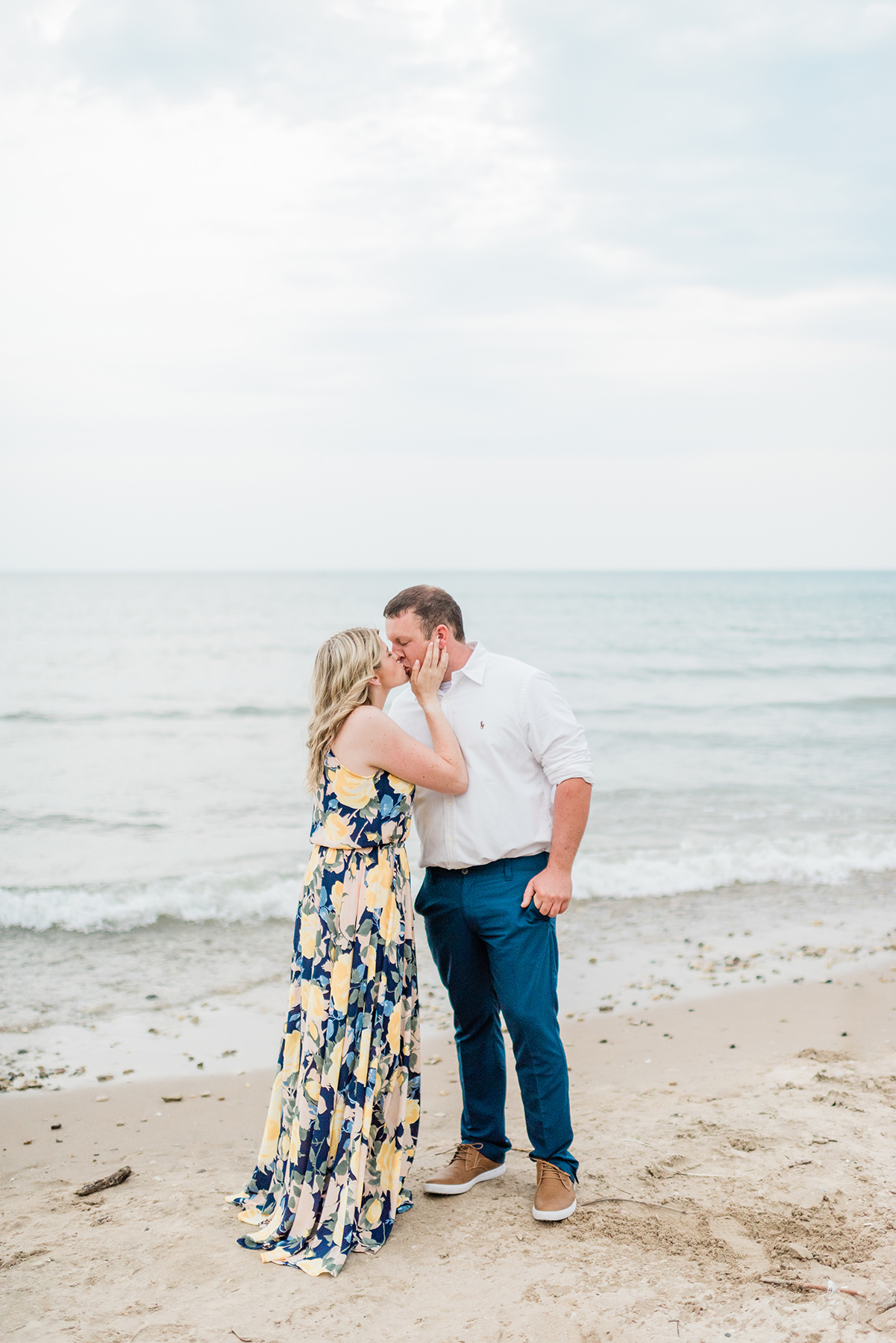 Lake Park Milwaukee Engagement Pictures - Larissa Marie Photography