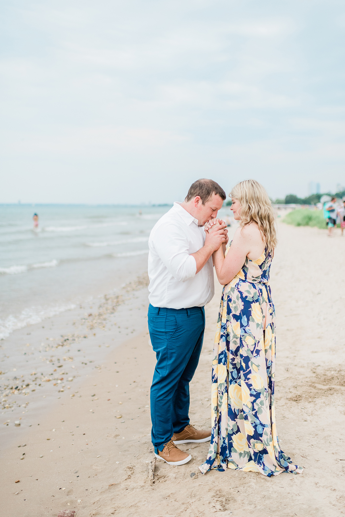 Lake Park Milwaukee Engagement Pictures - Larissa Marie Photography