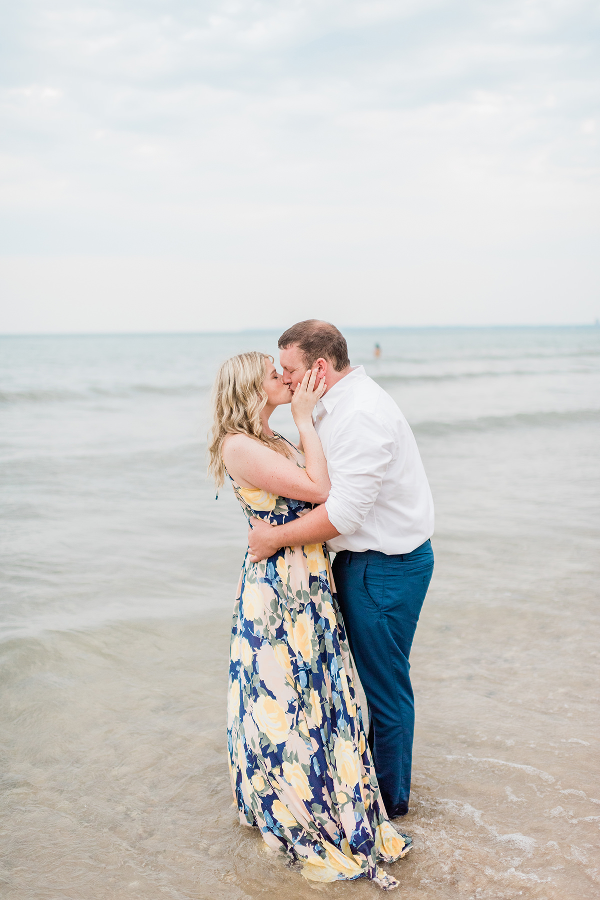 Lake Park Milwaukee Engagement Pictures - Larissa Marie Photography