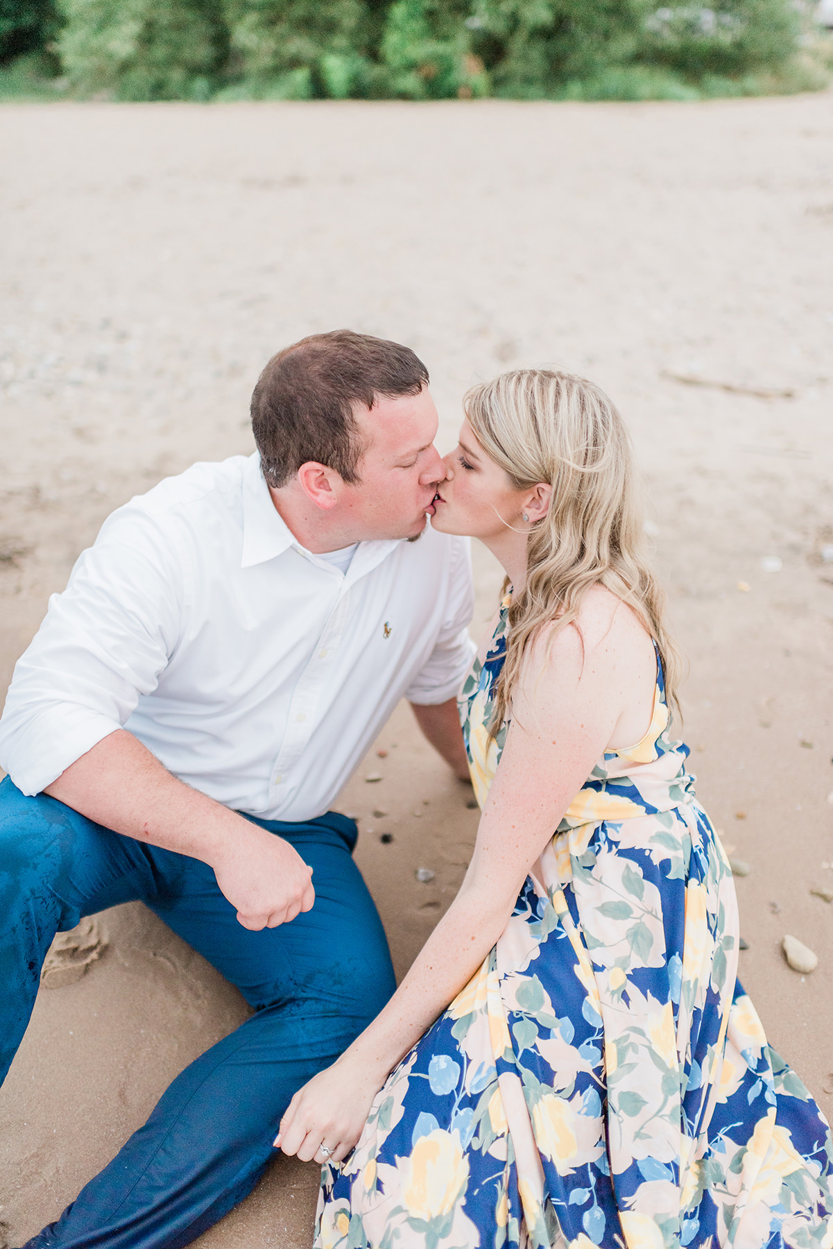 Lake Park Milwaukee Engagement Pictures - Larissa Marie Photography